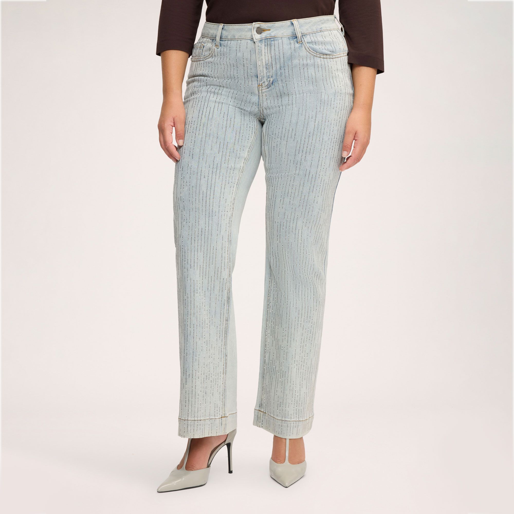 Fiorella Rubino
Jeans modello Flare
con applicazioni