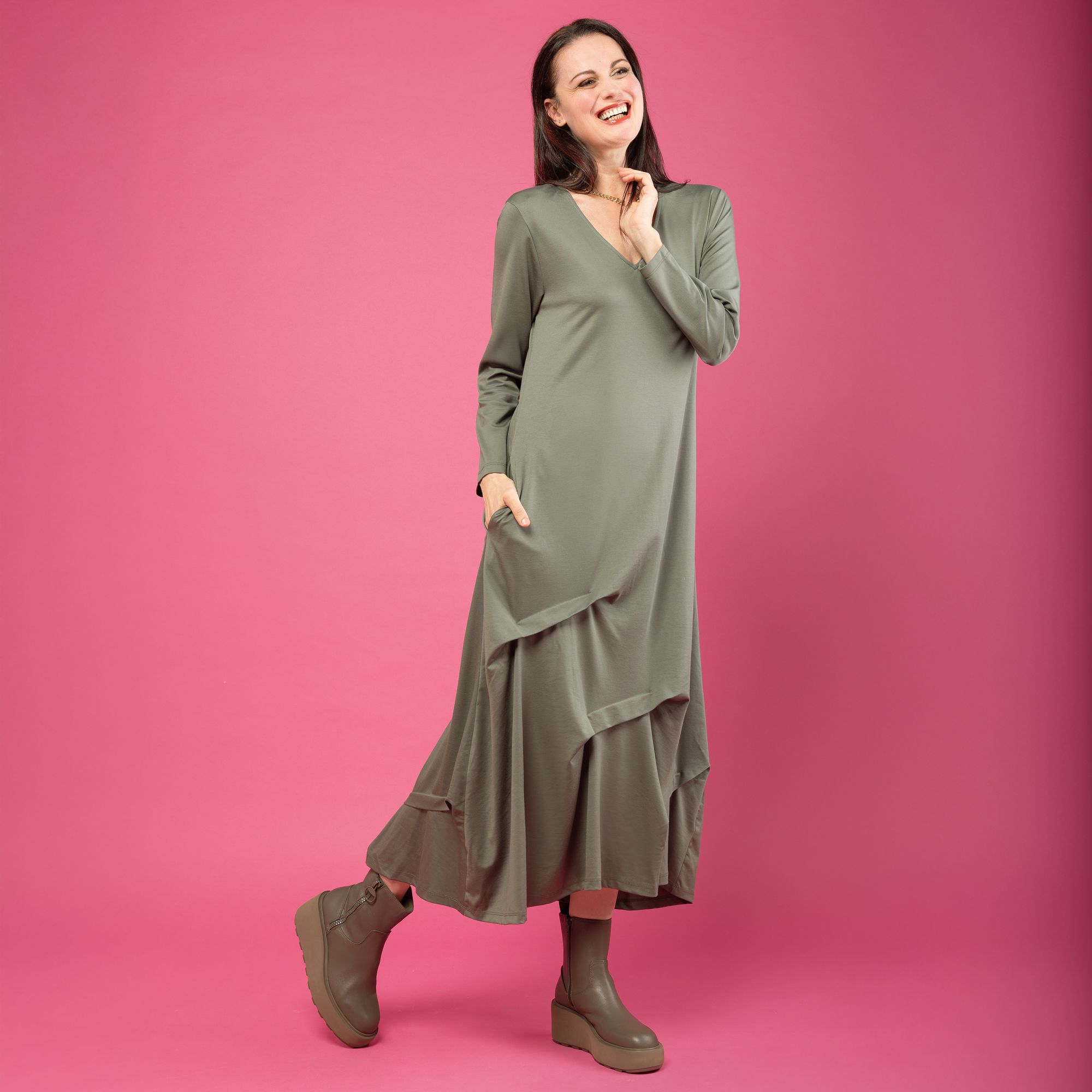 Lucrezia Sciortino
Abito lungo
con scollo a V