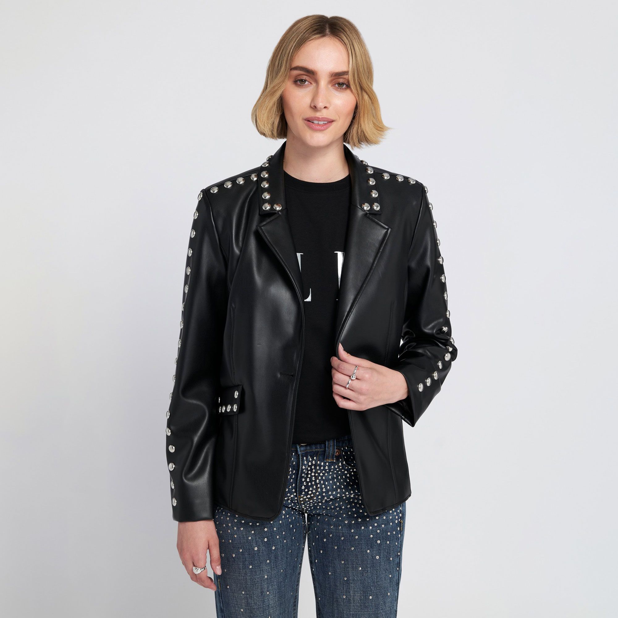 ELLE
Blazer in tessuto
spalmato
con borchie