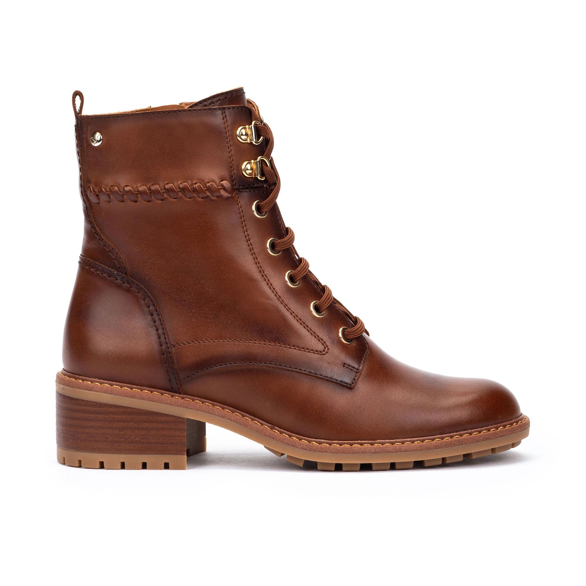 Pikolinos
Stivale in pelle
con cuciture in
rilievo e tacco 4,5cm