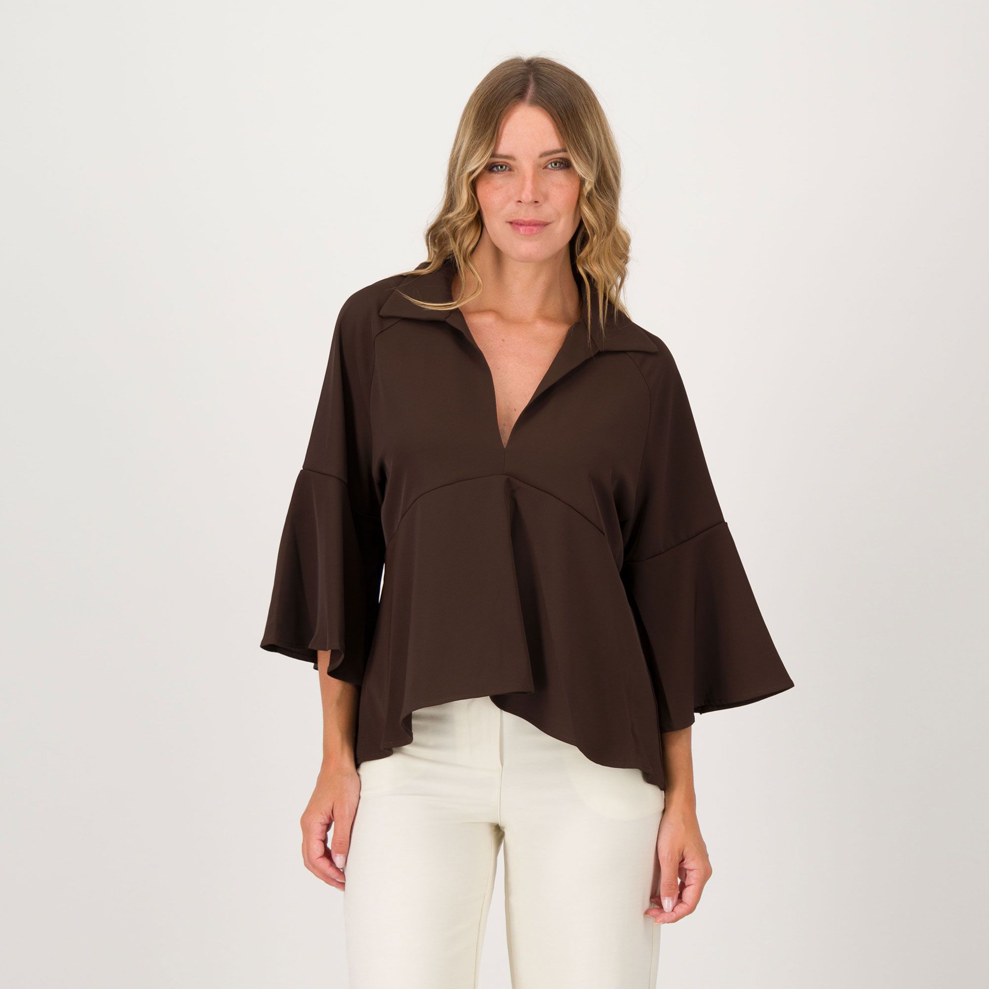Mood Atelier
Blusa linea a peplo
con scollo a V