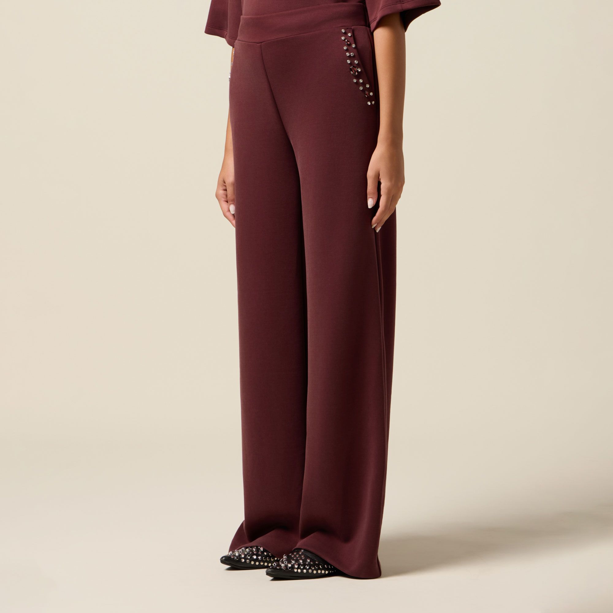 Oltre
Pantaloni ampi
in felpa con elastico