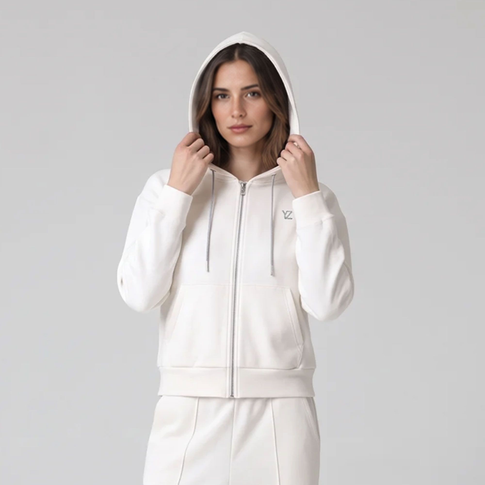 YES ZEE
Felpa con zip
e cappuccio