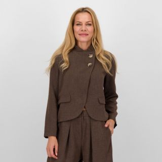 Angela Mele Milano
Giacca asimmetrica
in tessuto mano lana