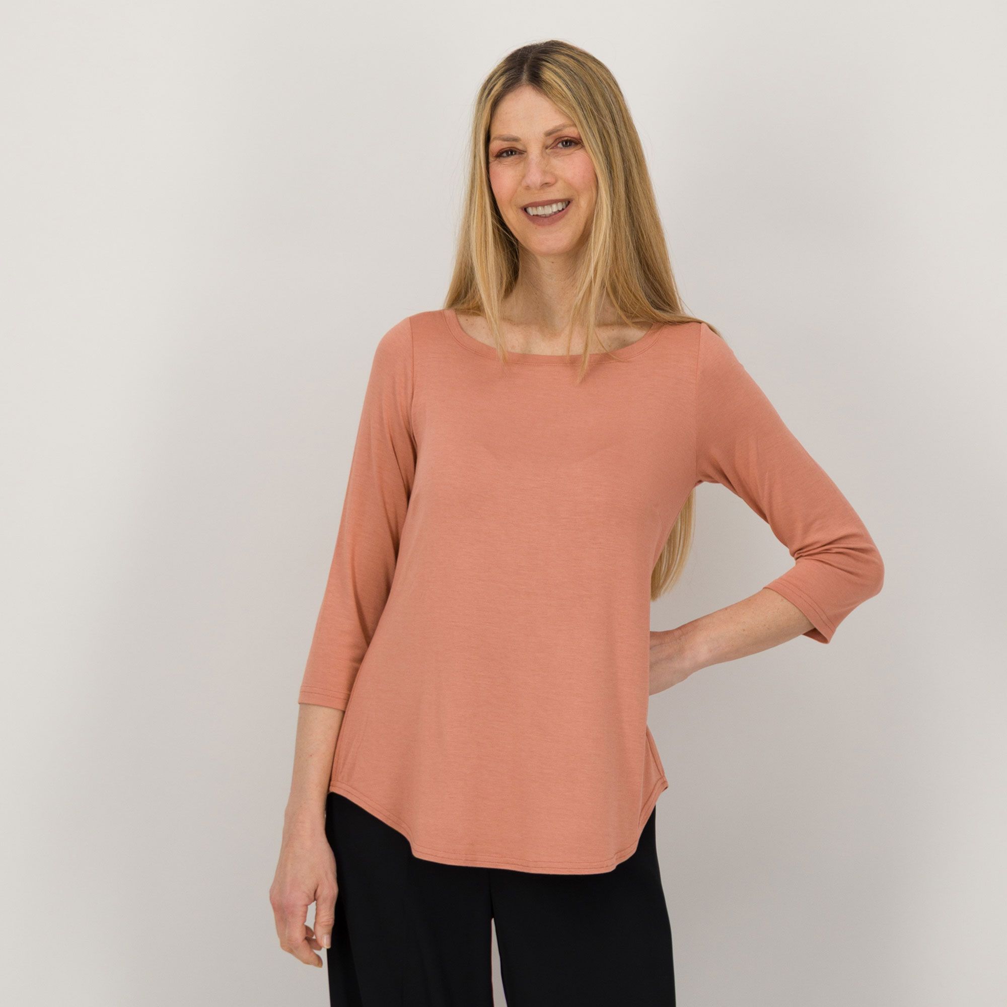 Caterina Lancini
Maglietta in viscosa
e seta, manica 3/4