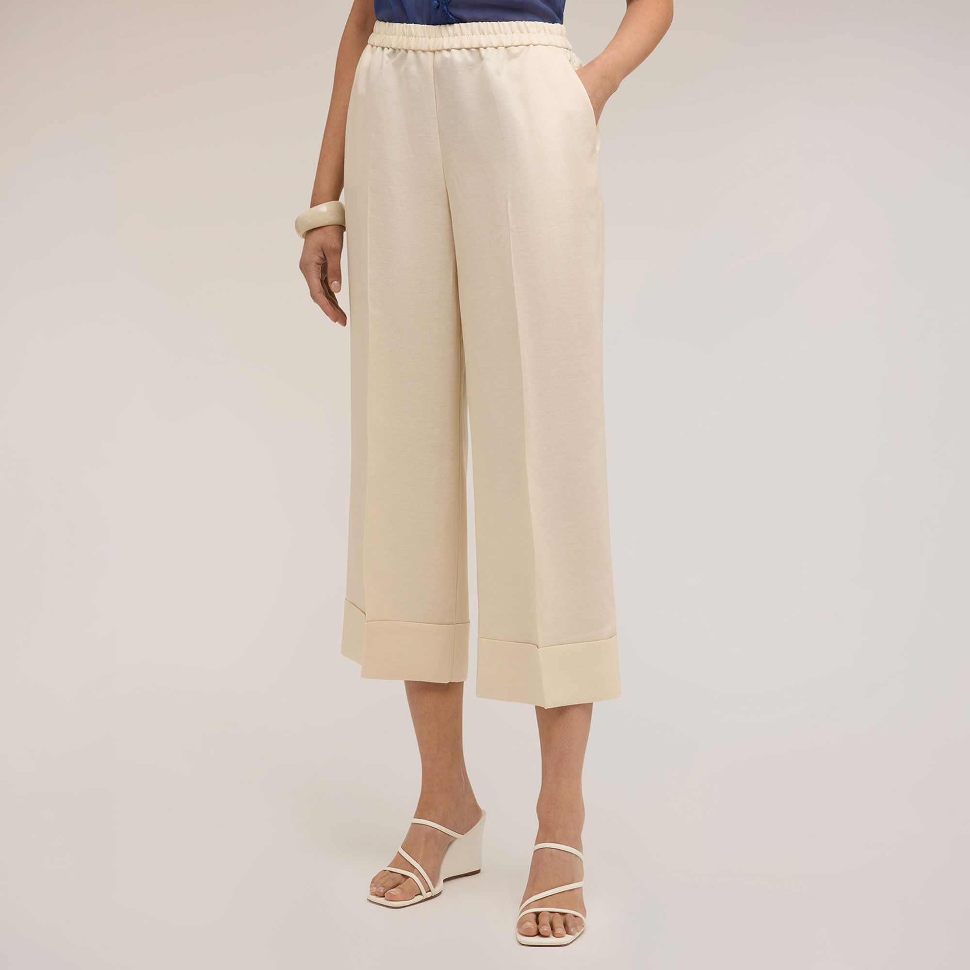 Motivi
Pantaloni cropped
in misto lino e
lyocell con elastico