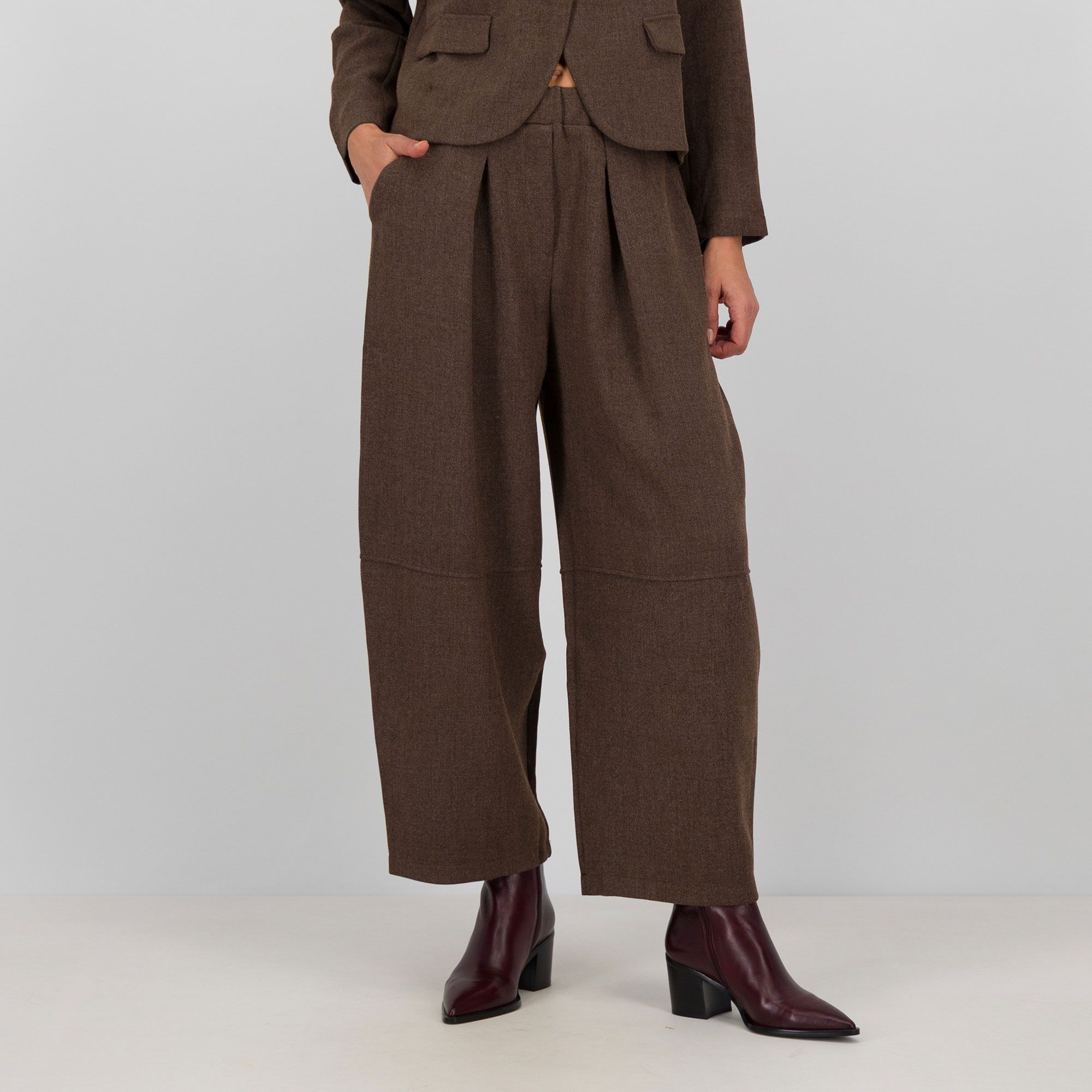 Angelamelemilano
Pantaloni barrel
con tasche
alla francese