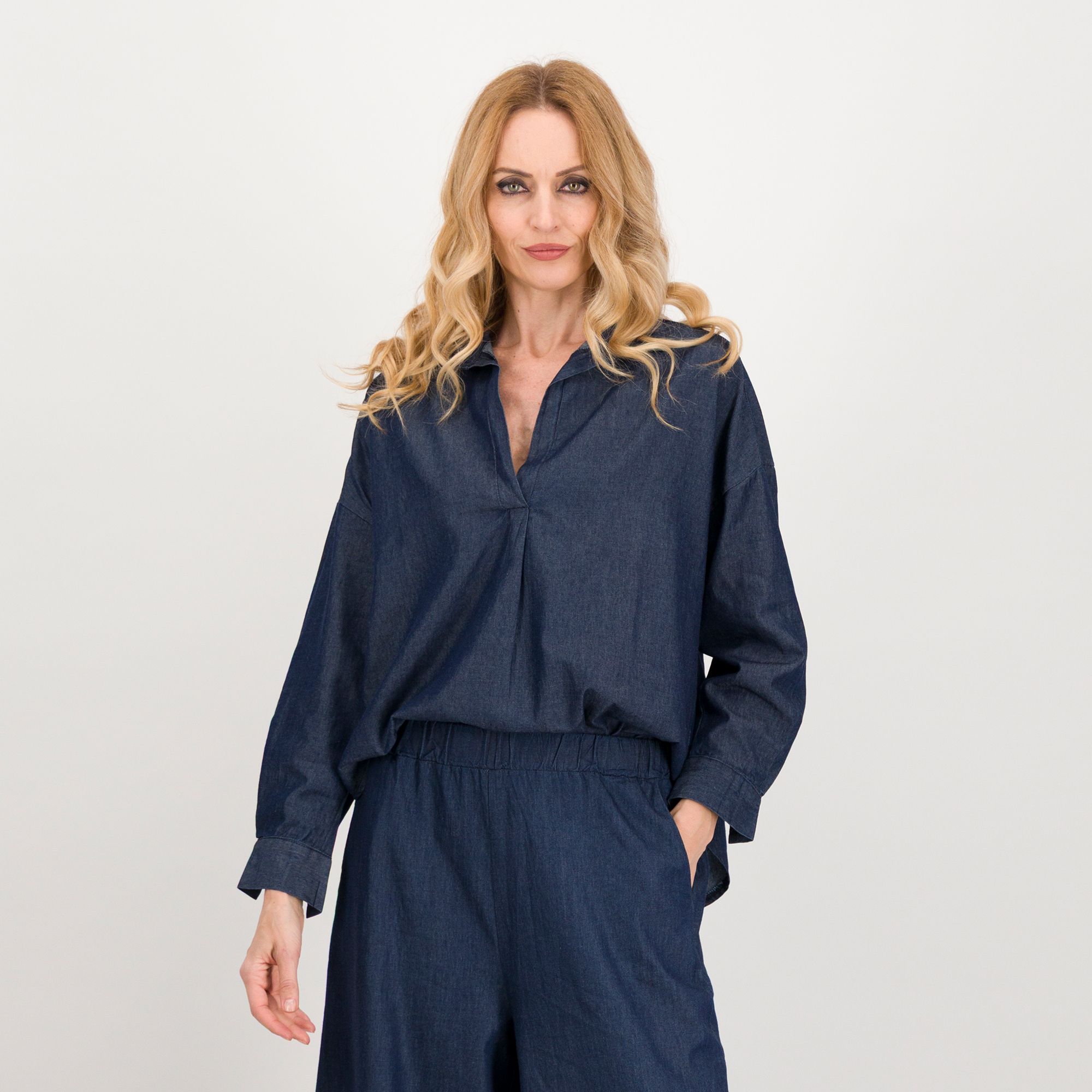 Lucrezia Sciortino
Blusa maniche lunghe
con fondo stondato
in chambray