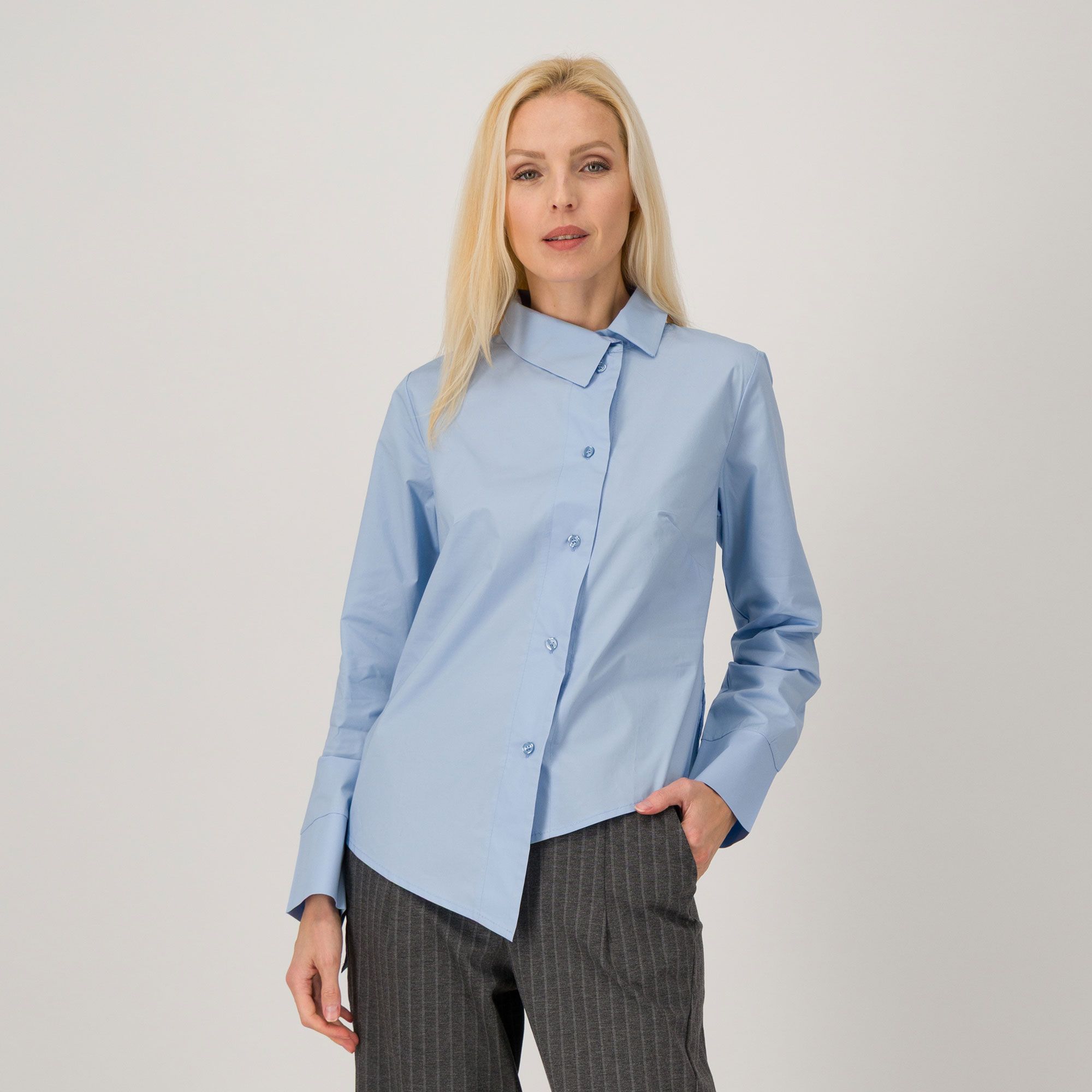 Lucrezia Sciortino
Camicia asimmetrica
in popeline
di cotone