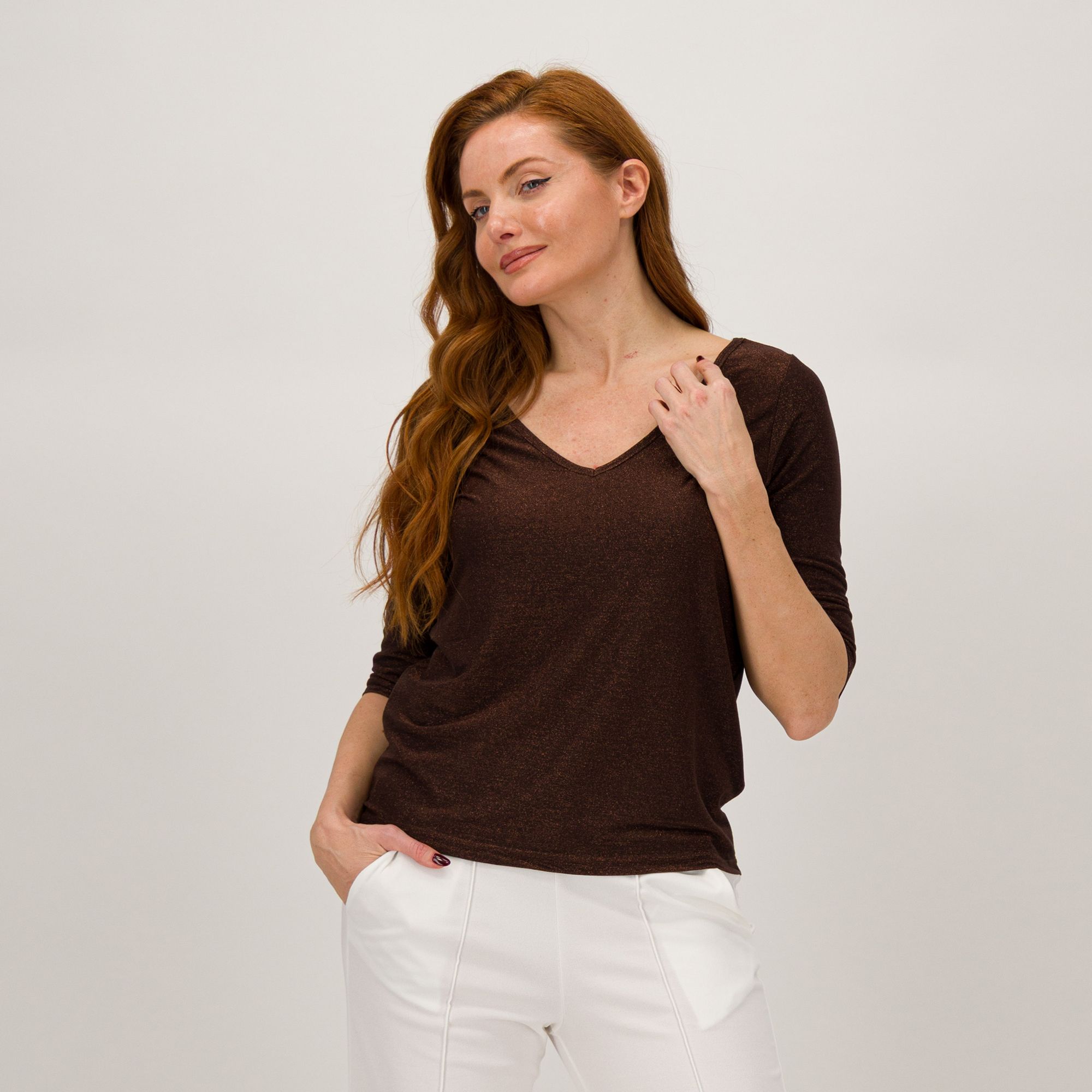 Bianca Della Torre
Maglia in jersey
misto viscosa lamé
con scollo a V