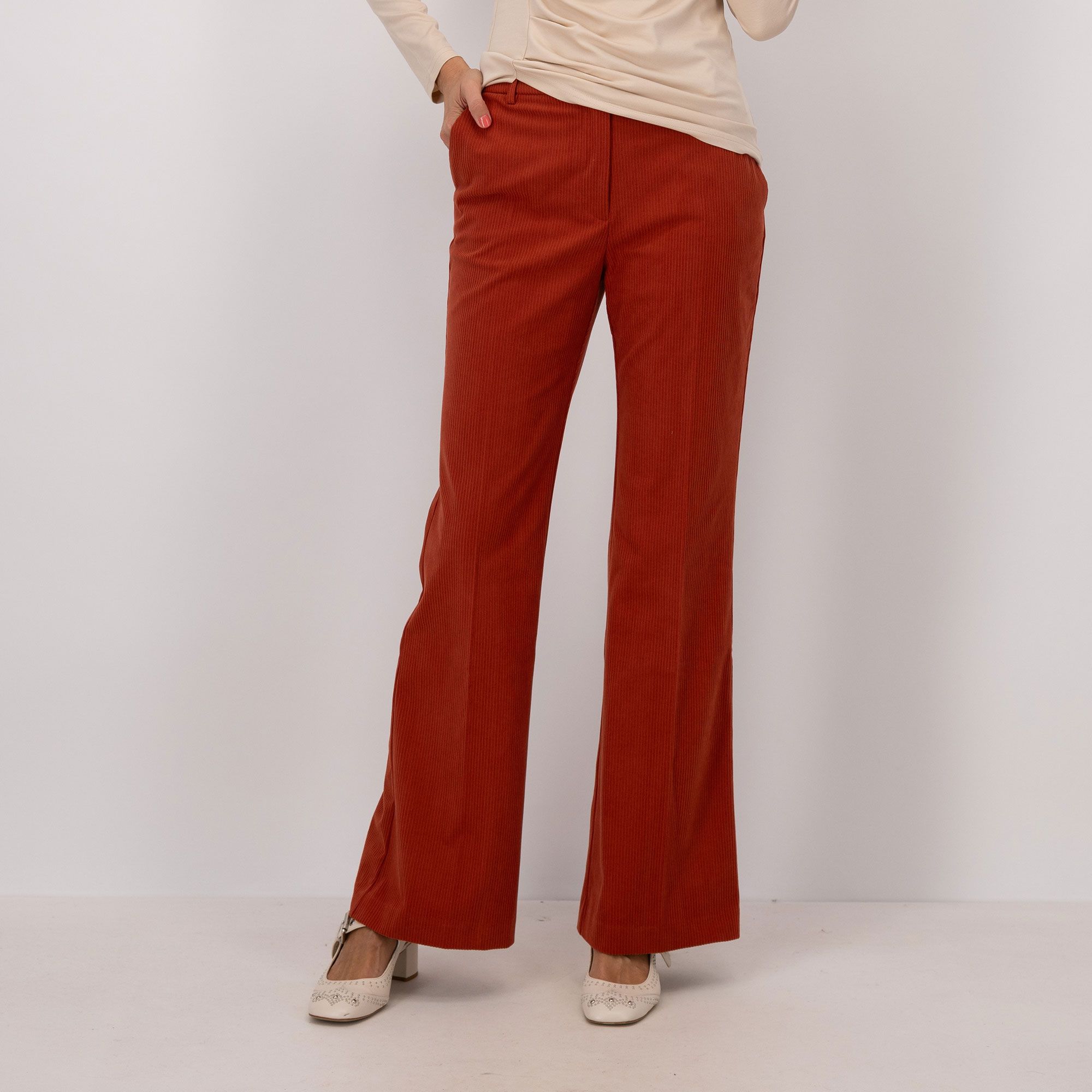 Olly Doo
Pantaloni a zampa
in velluto
mille righe