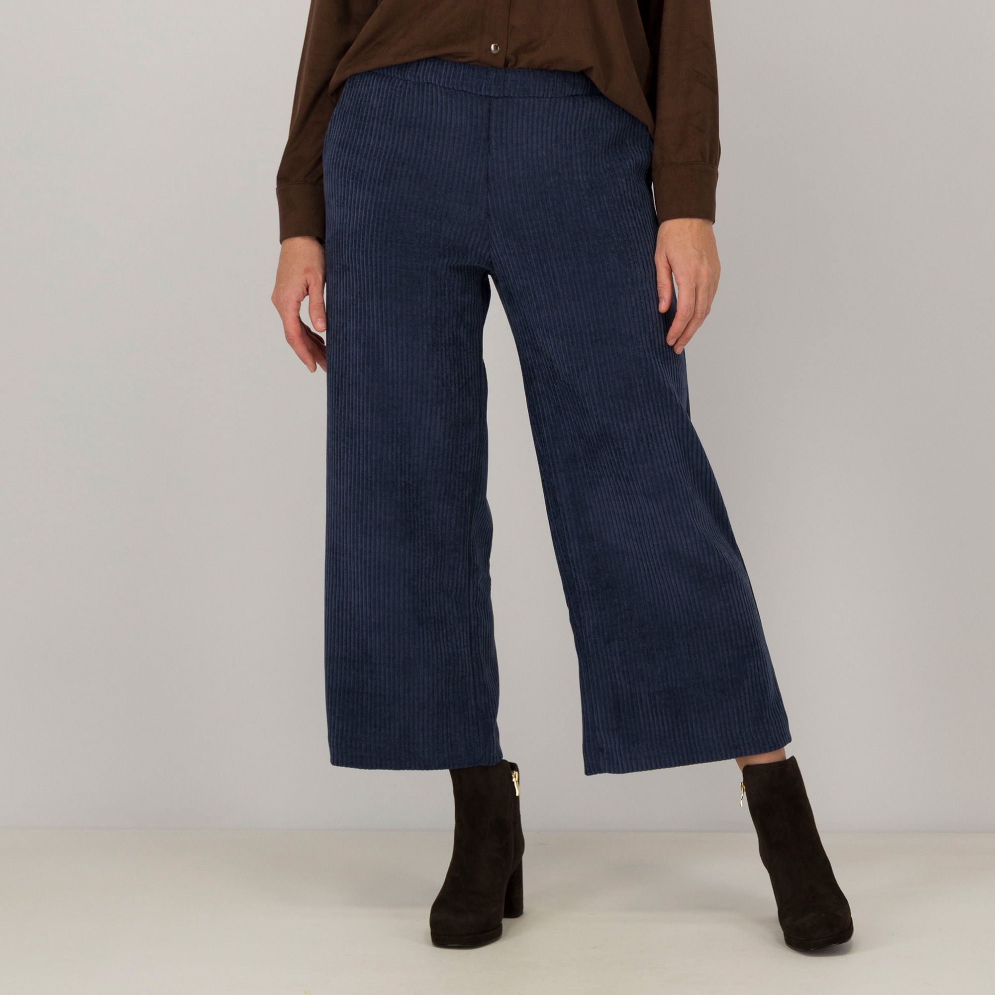 Bianca Della Torre
Pantaloni ampi
in velluto a coste