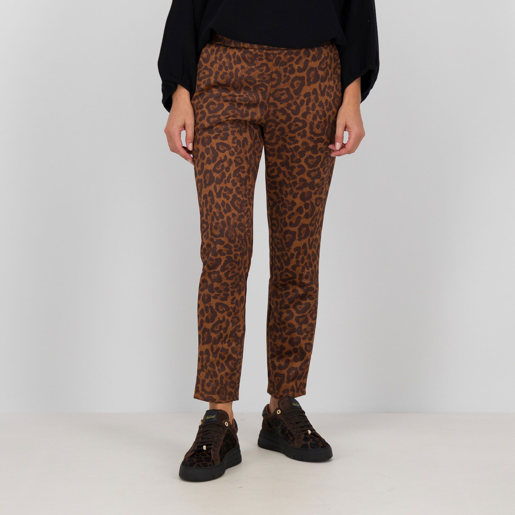 Nina Leonard
Pantaloni lunghi
a gamba stretta
con tasche