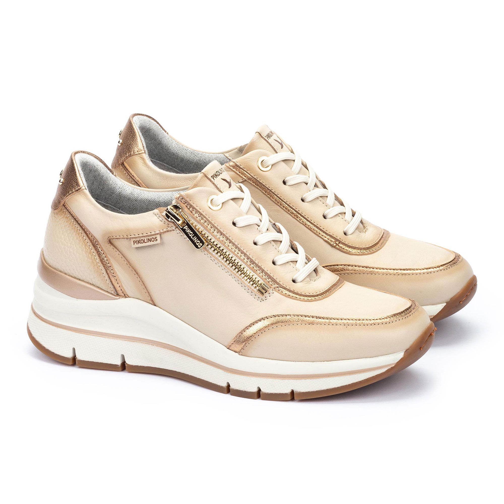 Pikolinos
Sneaker stringata in
pelle con cuciture in
rilievo e suola 6,5cm