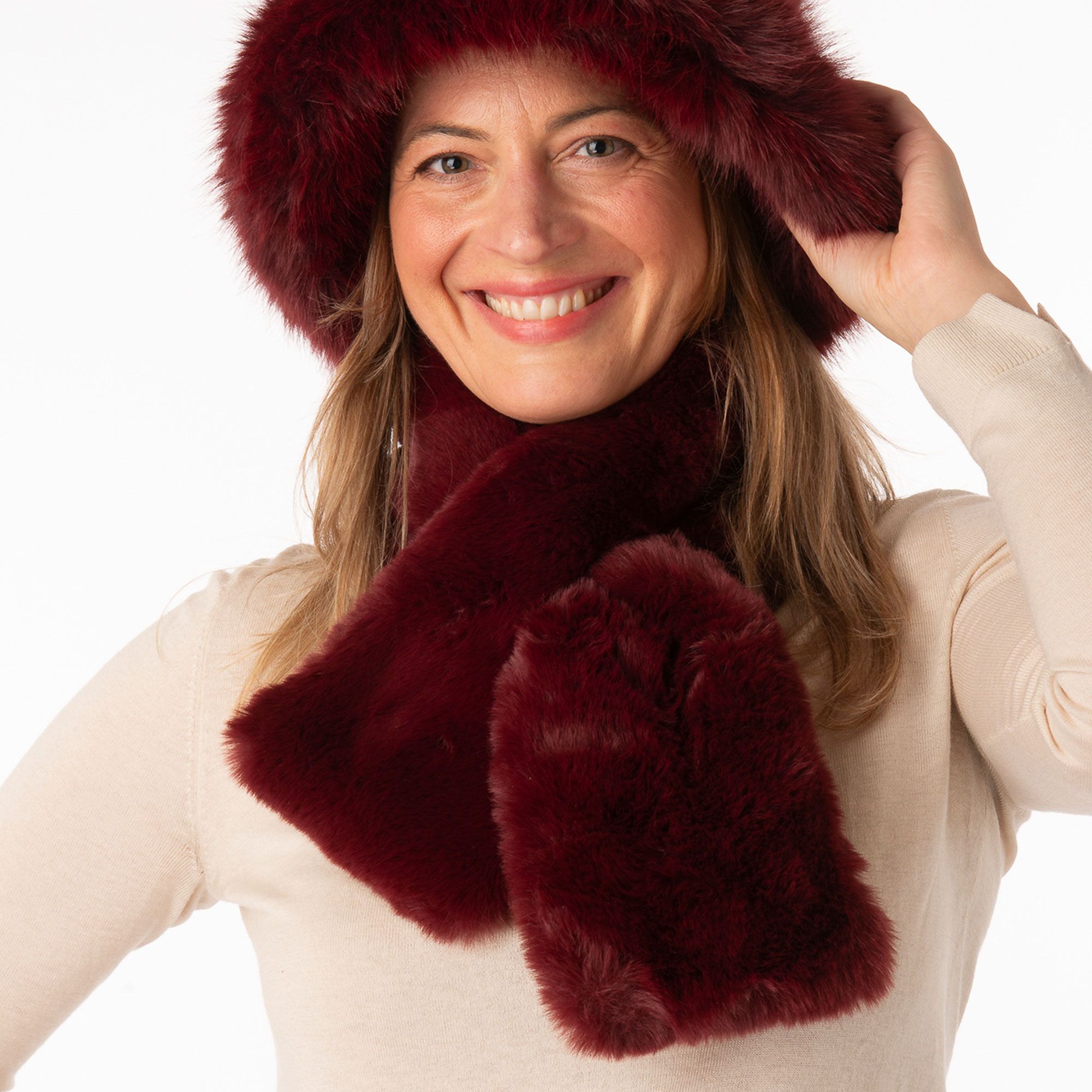 Franchetti Bond
Sciarpa in pelo
sintetico con
occhiello