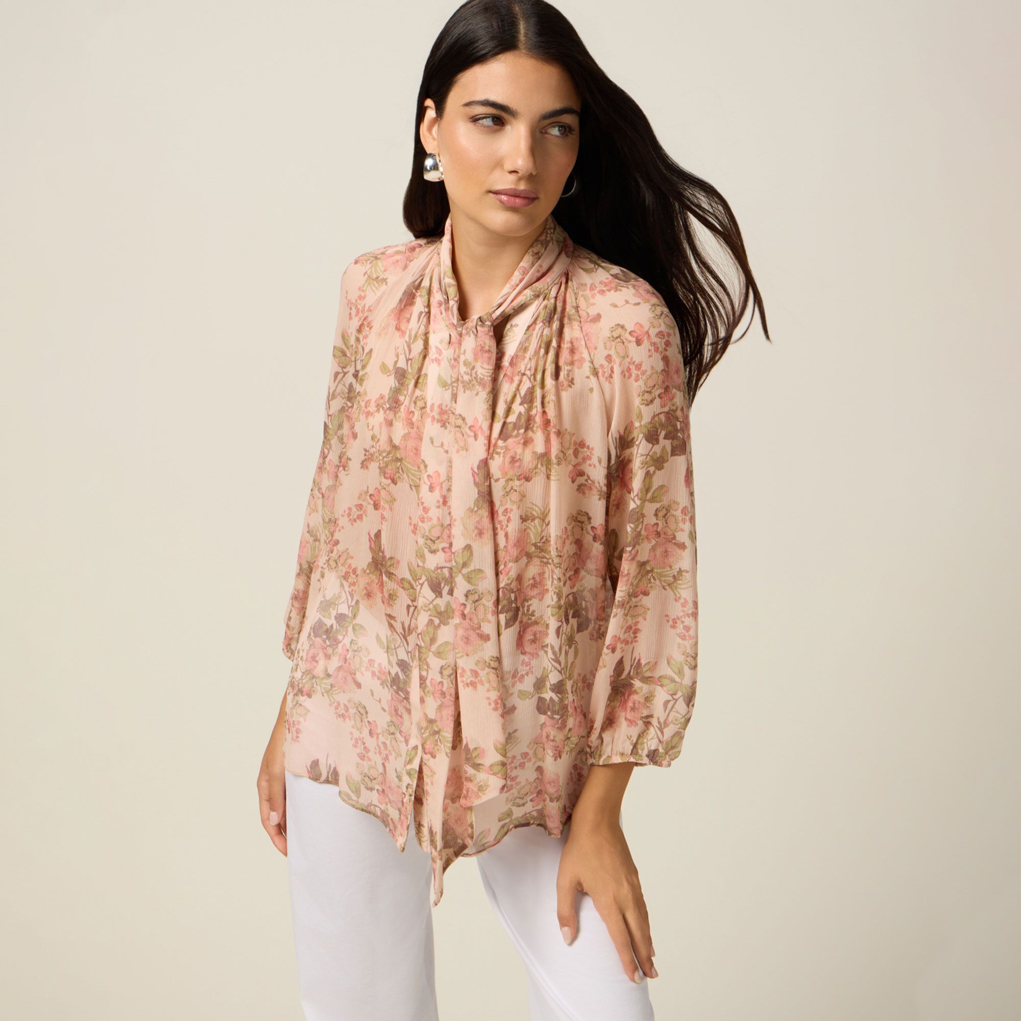 Oltre
Camicia a fiori
a maniche lunghe