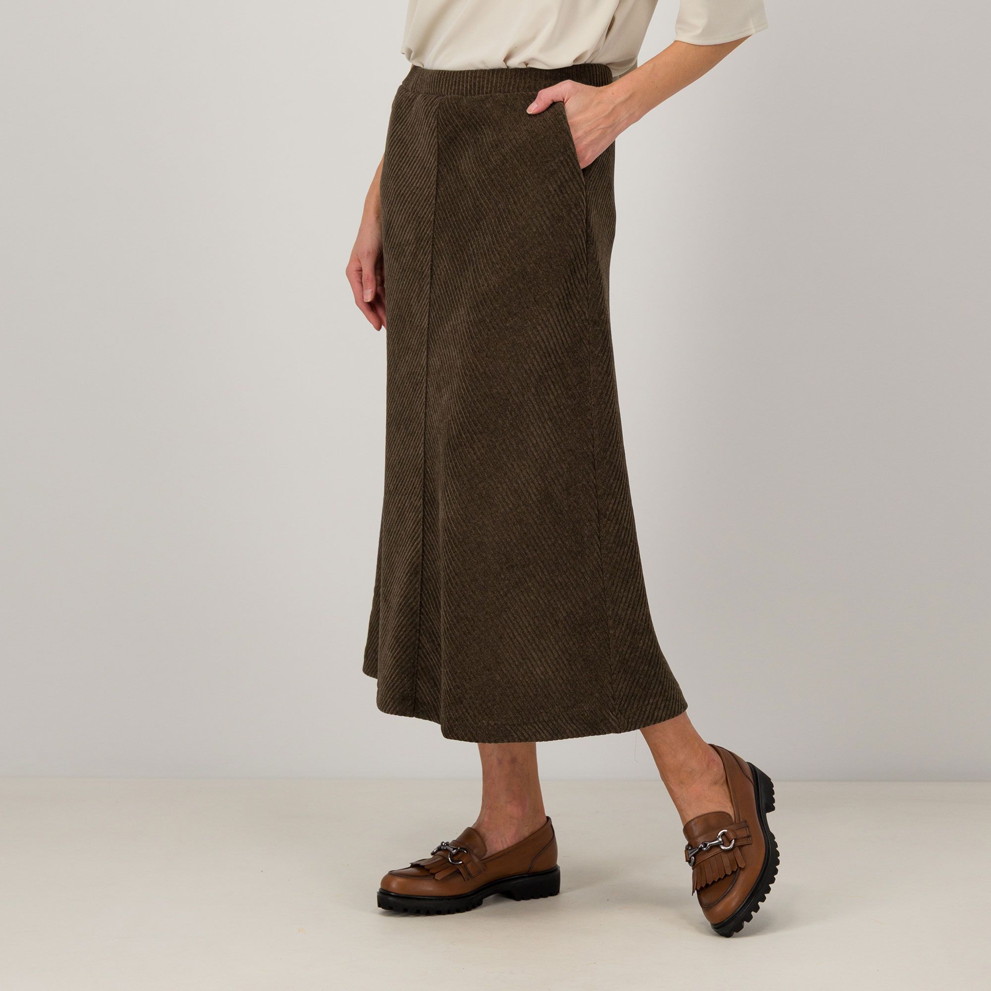 Bianca Della Torre
Gonna lunga
in velluto a coste