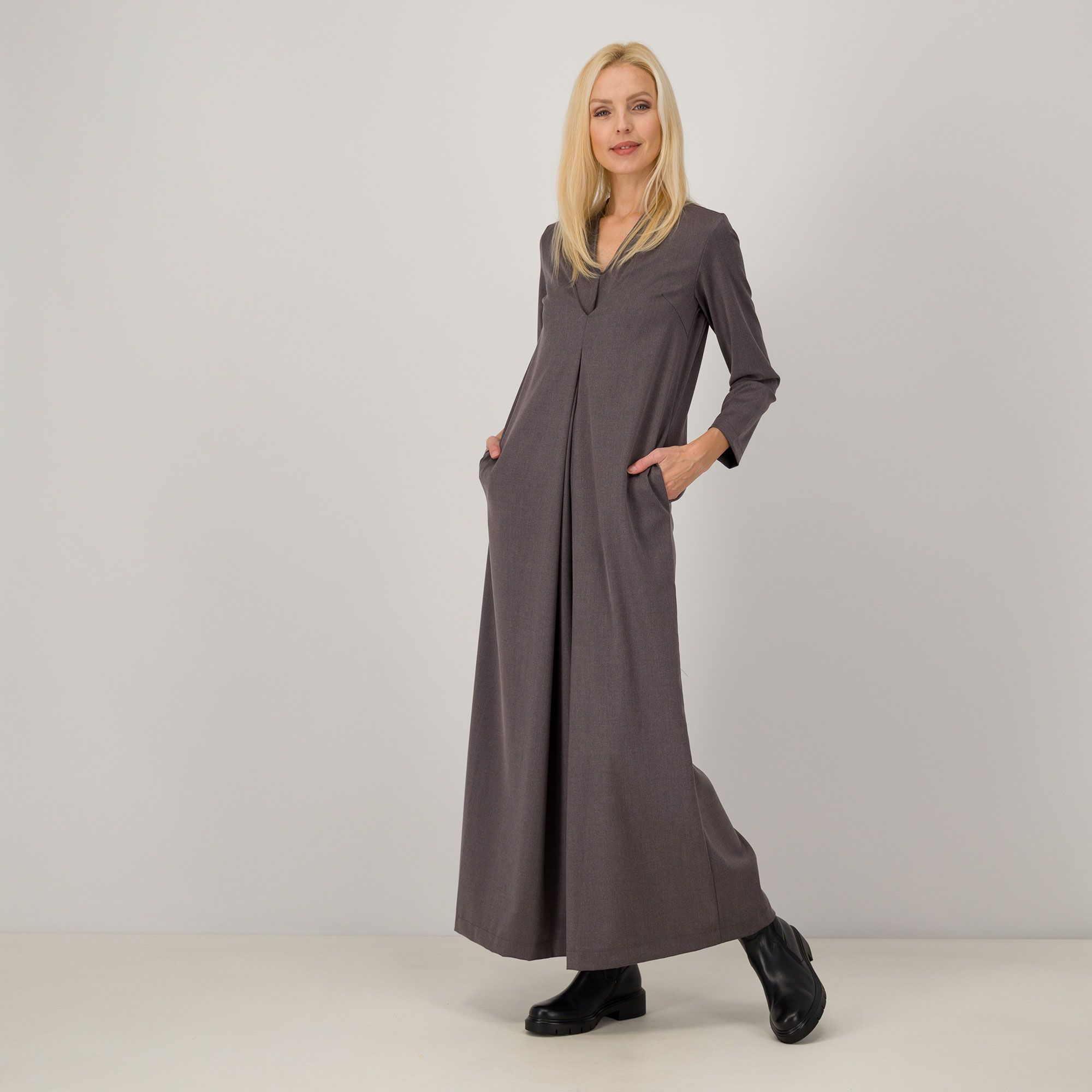 Lucrezia Sciortino
Abito con scollo a V