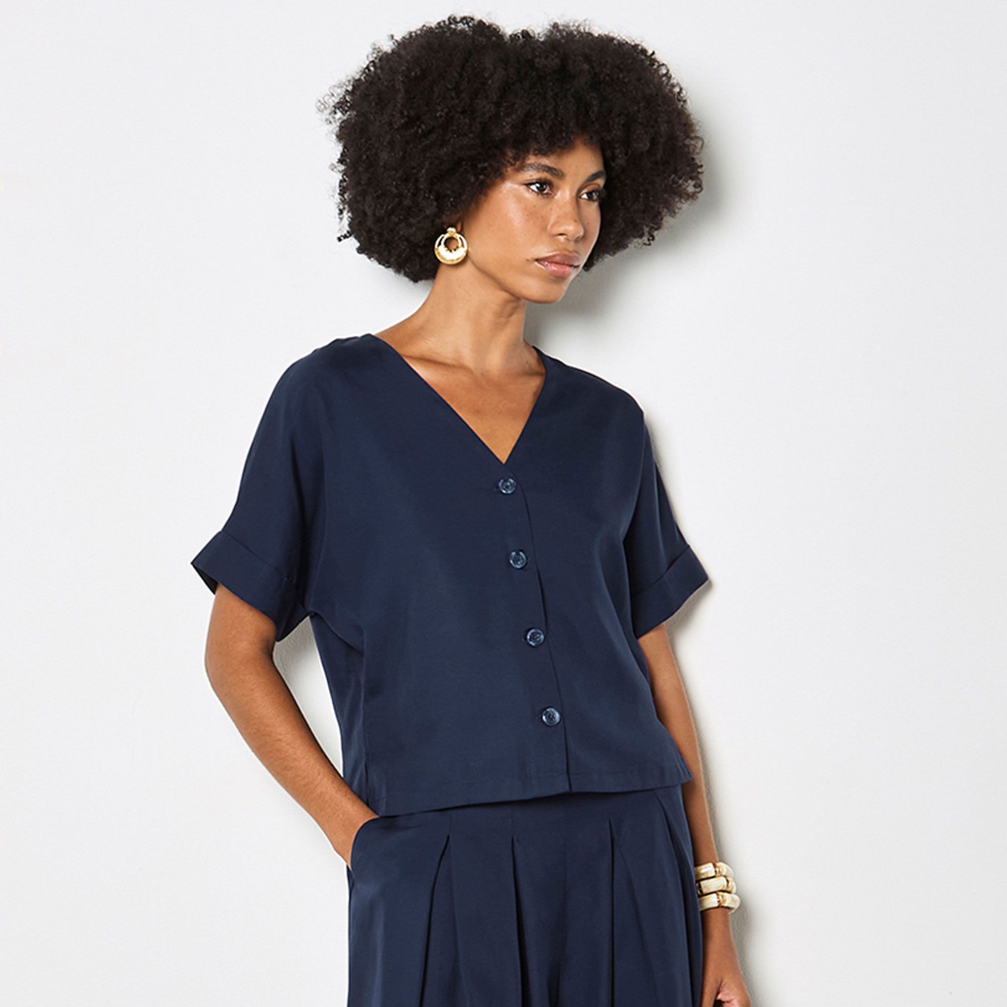 Apricot
Top Loycell e lino
a maniche corte
con scollo a V