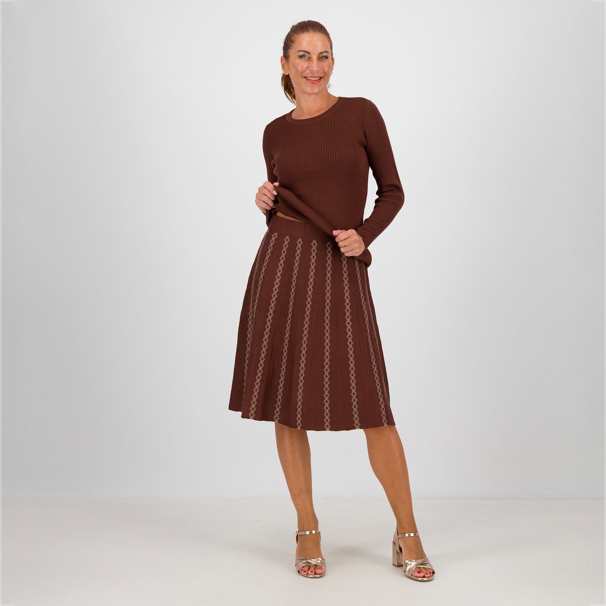 Nina Leonard
Set due pezzi:
maglia e gonna