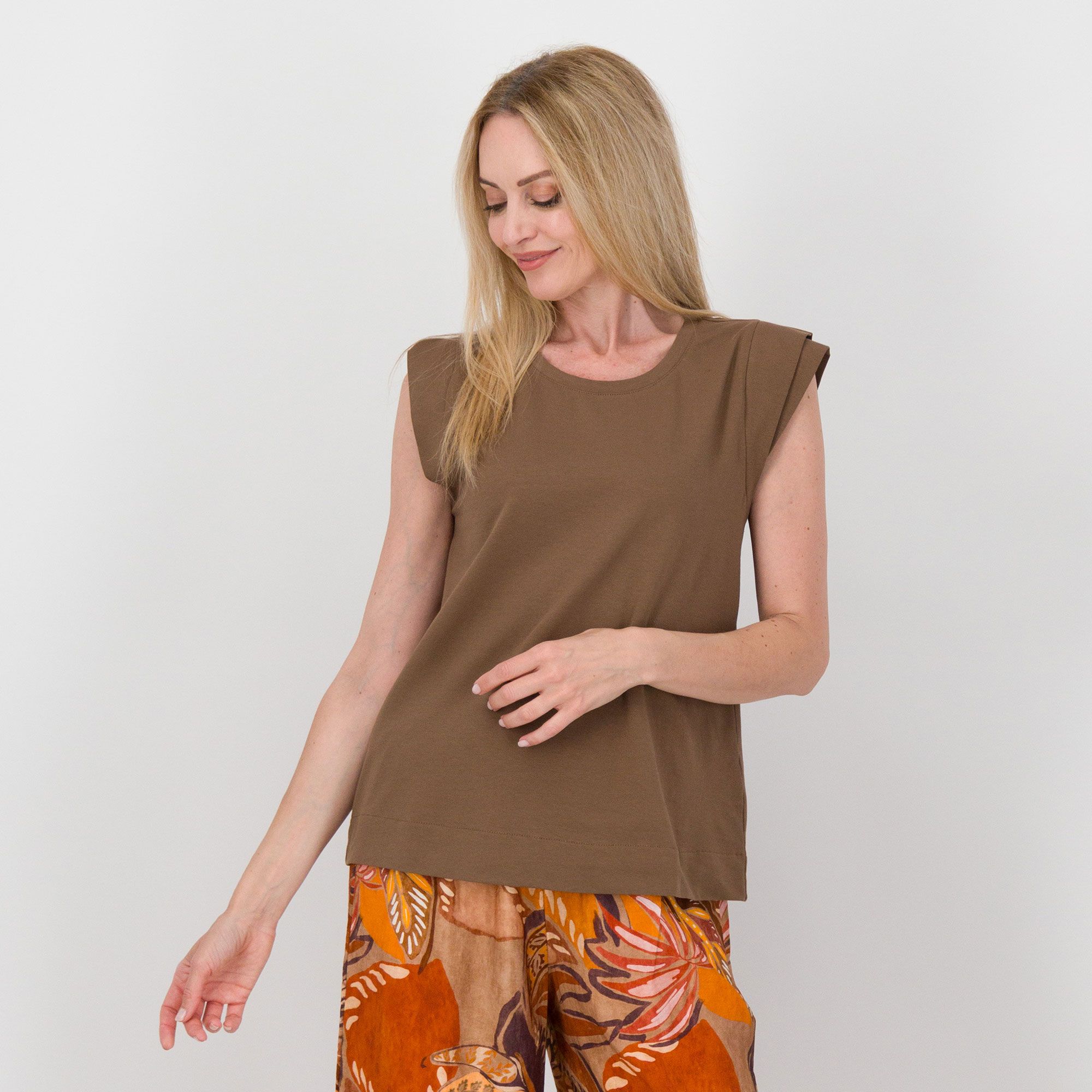 Bianca Della Torre
T-shirt in cotone
elasticizzato e
girocollo