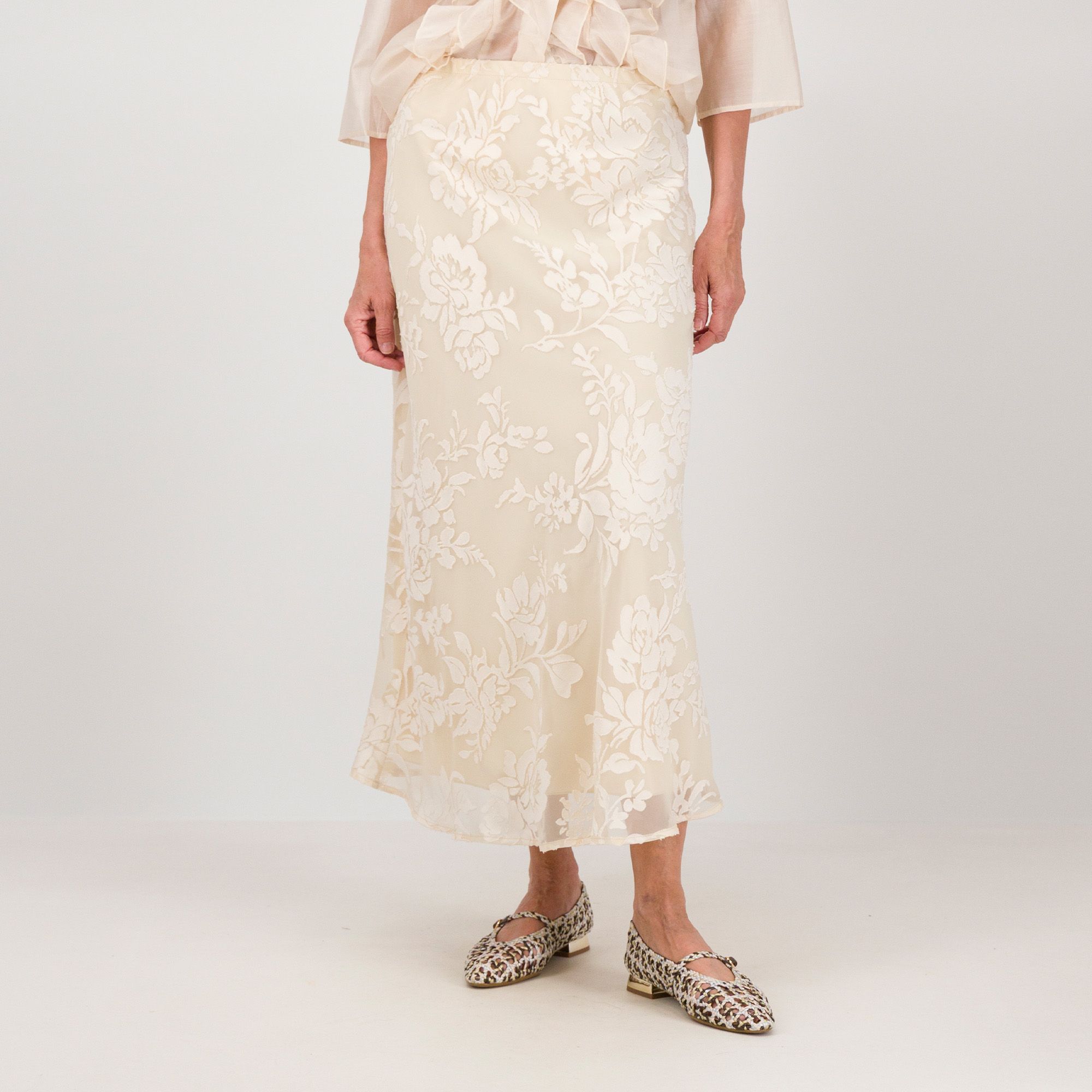 Caterina Lancini
Gonna midi in
organza doppiata
con fiori devoré