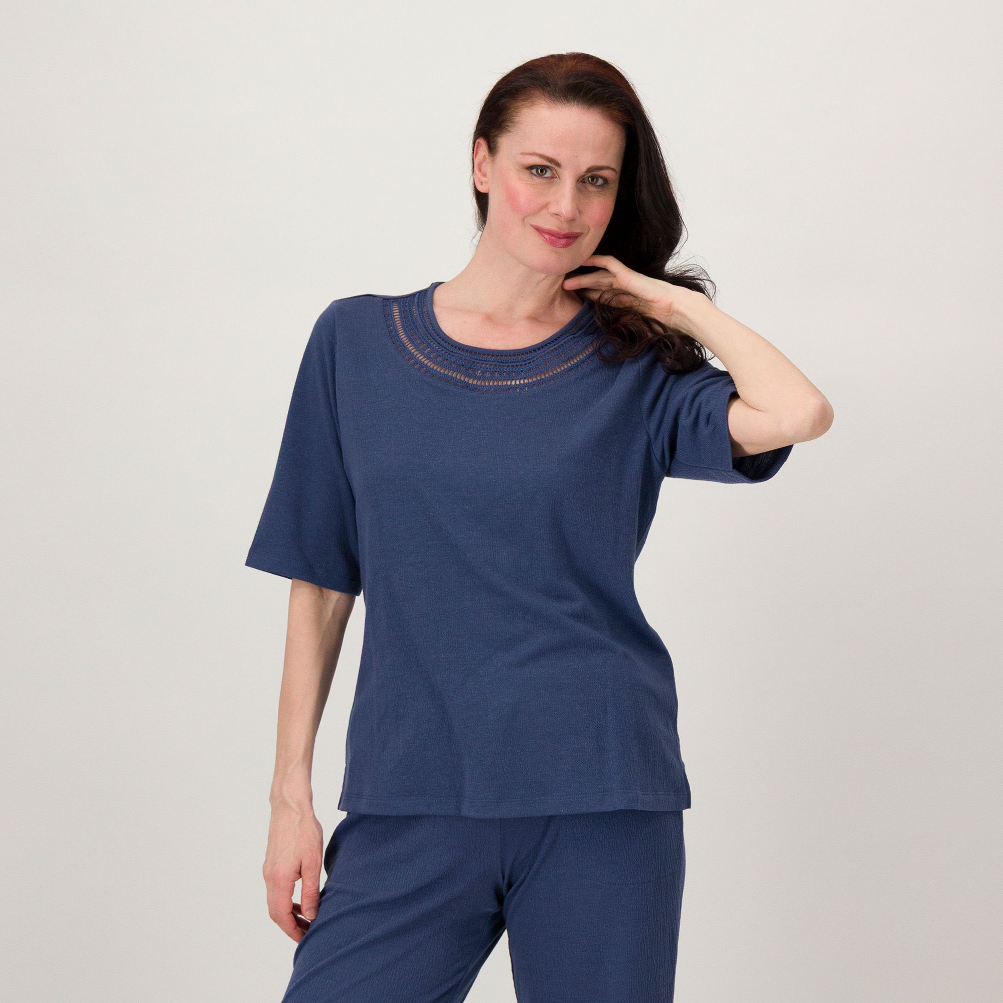 Denim & Co.
Maglia basic
scollo tondo
con lino