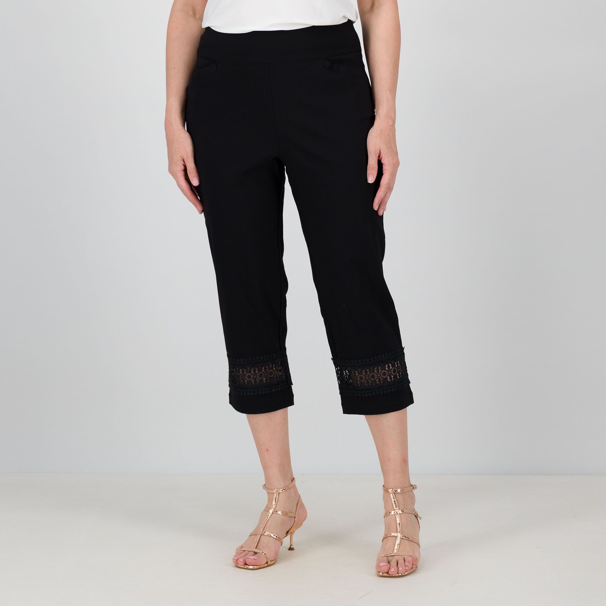 Nina Leonard
Pantaloni cropped
pull-on con
tasche