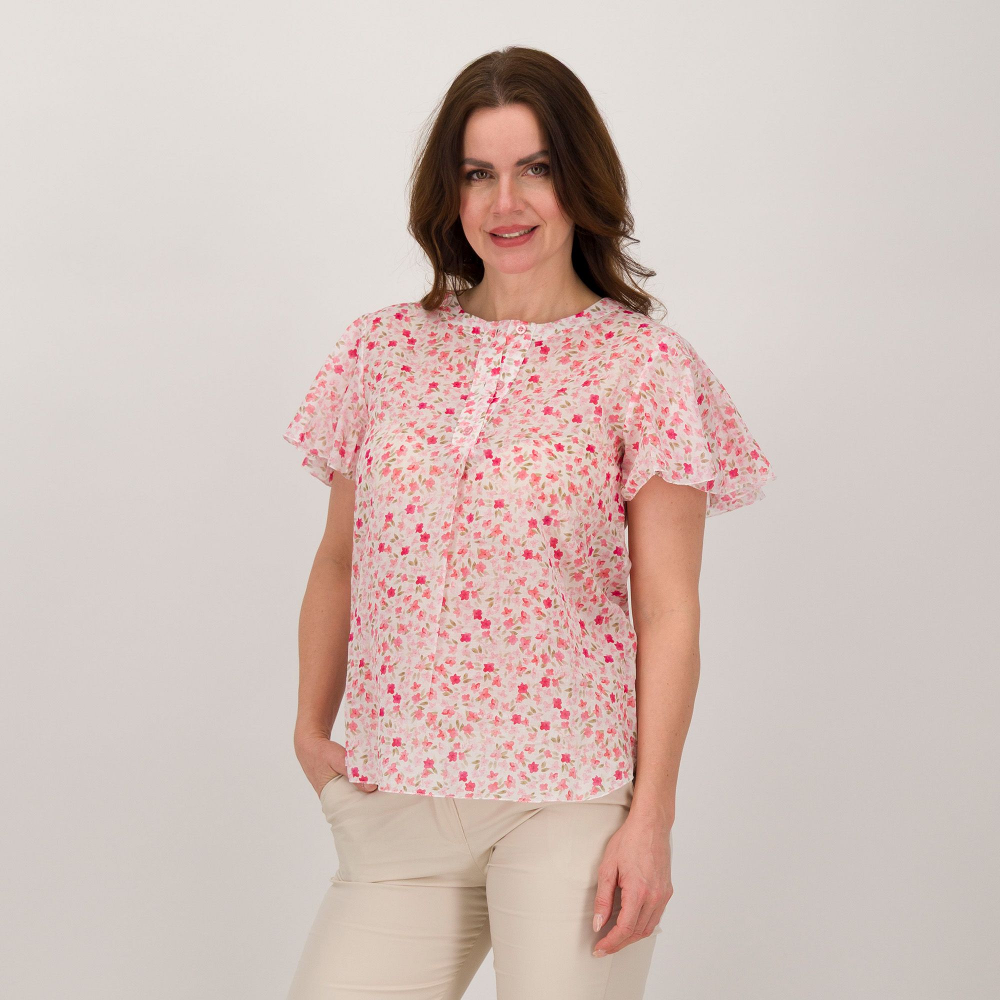 Rebeka Ross
Camicia in cotone
fantasia floreale
a maniche corte
