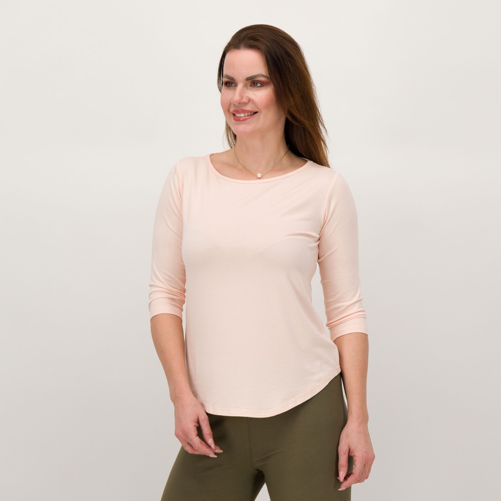 Bianca Della Torre
Blusa in viscosa
elasticizzata con
scollo a barca