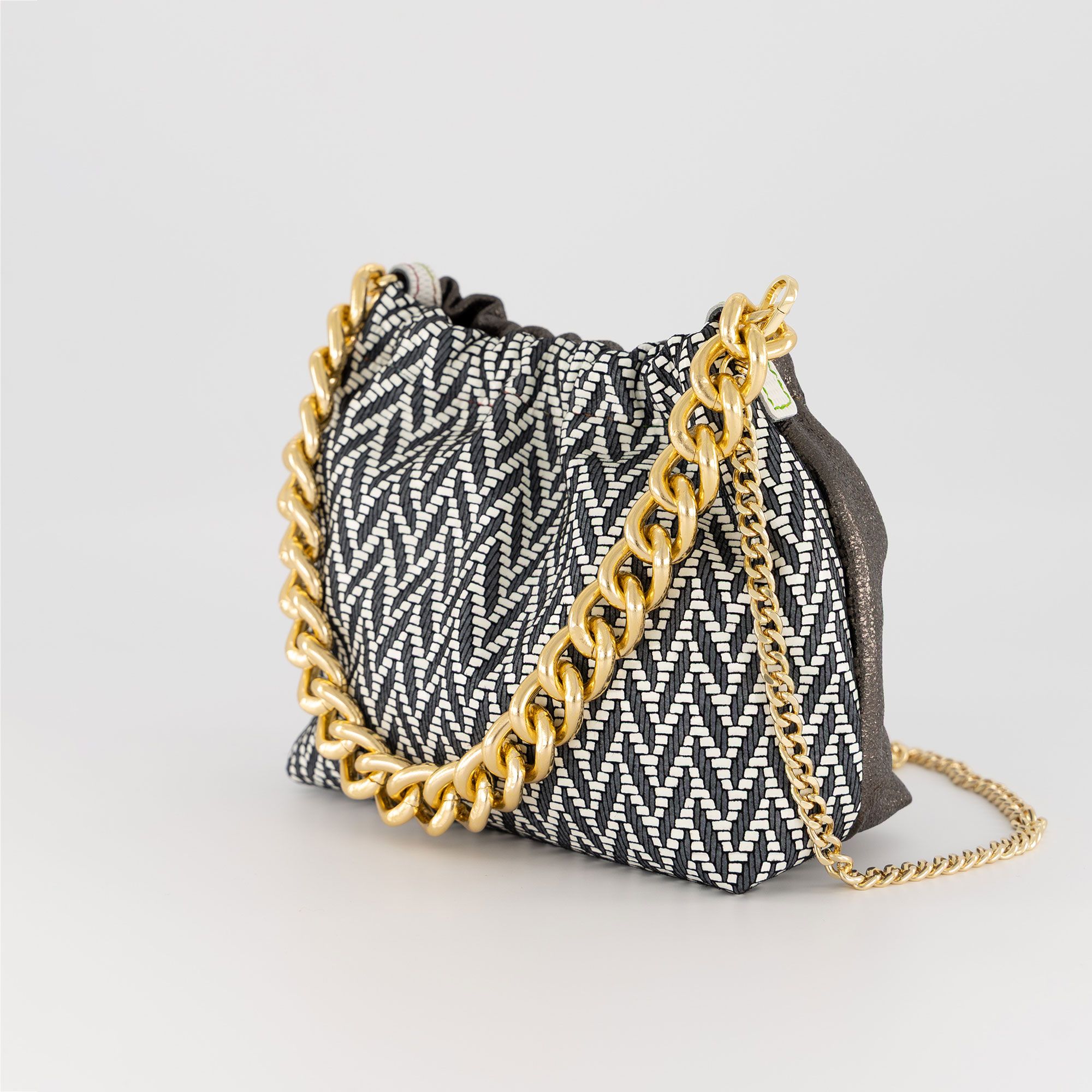 Ebarrito
Borsa a spalla
in pelle patchwork