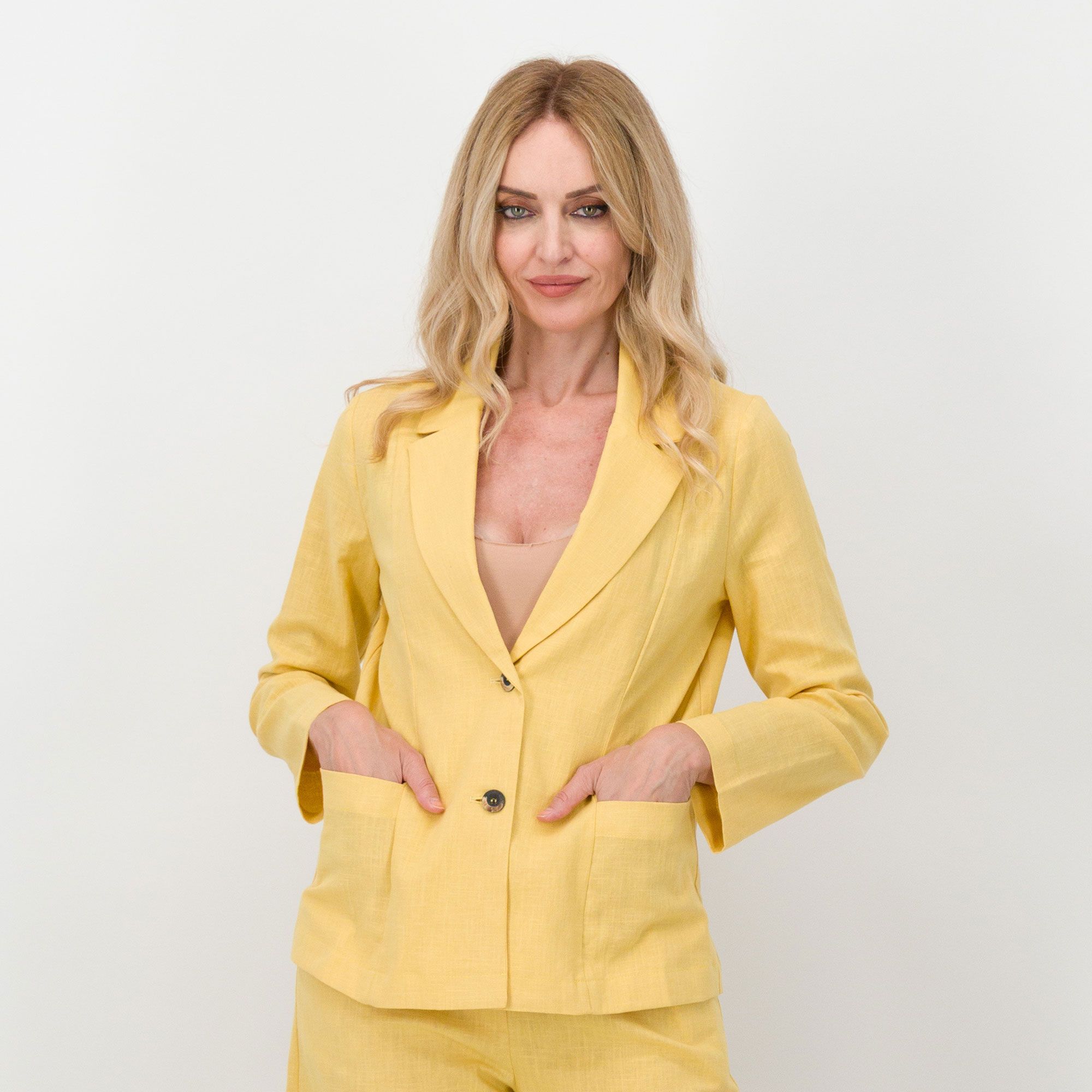 Officina della Moda
Giacca il lino e
cotone con
collo rever