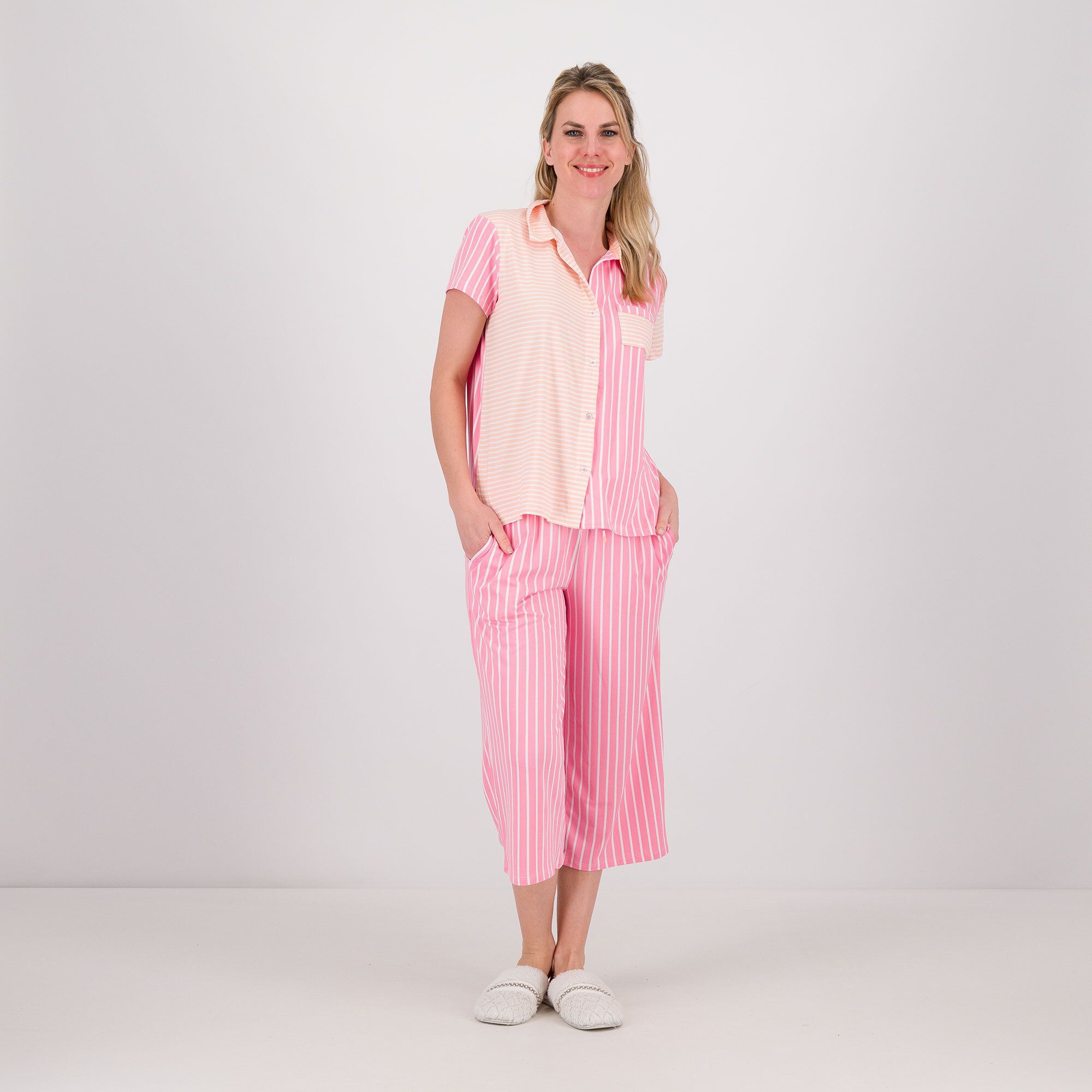 Image of Cuddl Duds Pigiama con camicia a maniche corte e pantaloni cropped061