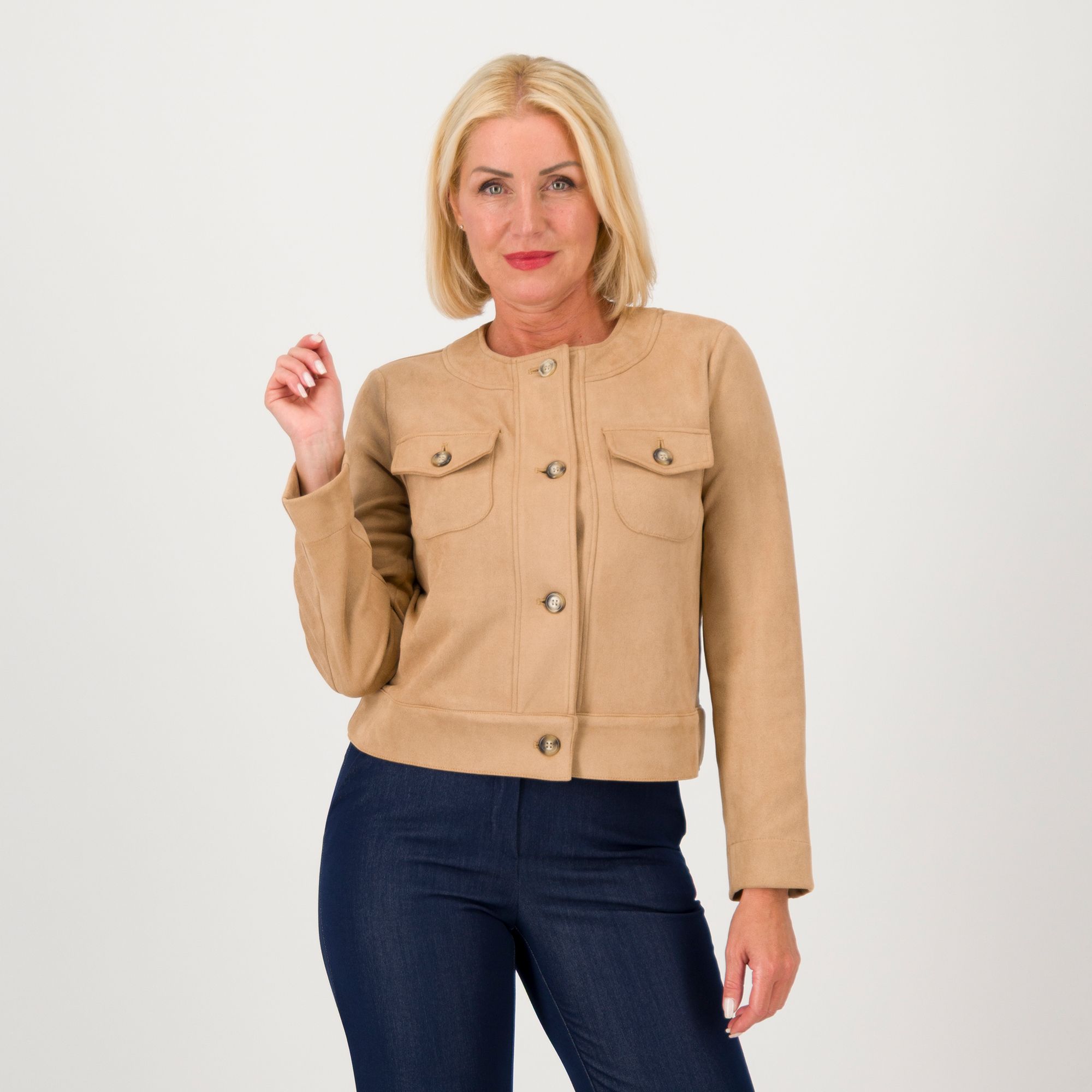 EXTESA
Giubbino in suede
con scollo tondo
e tasche