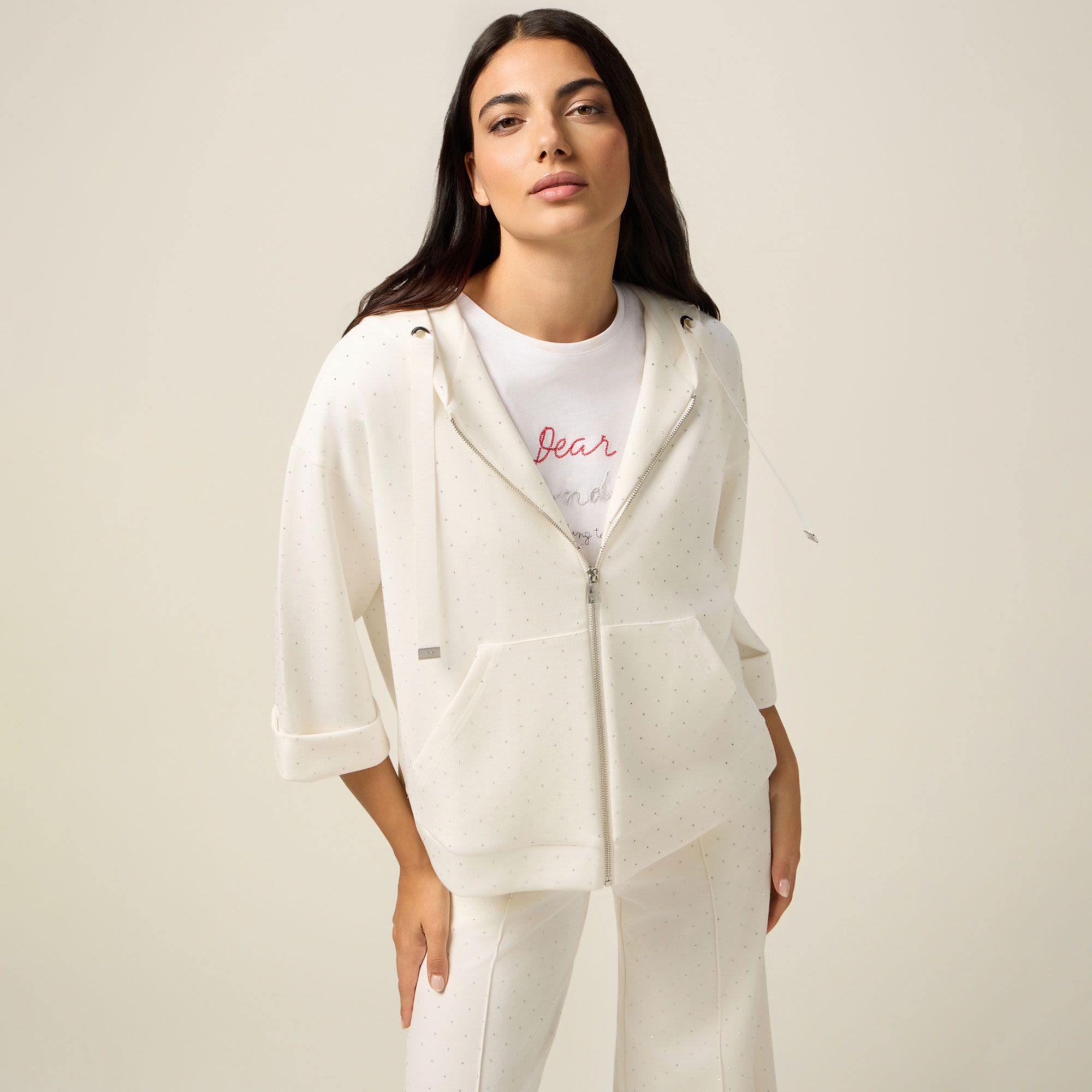 Oltre
Felpa con zip,
cappuccio e strass