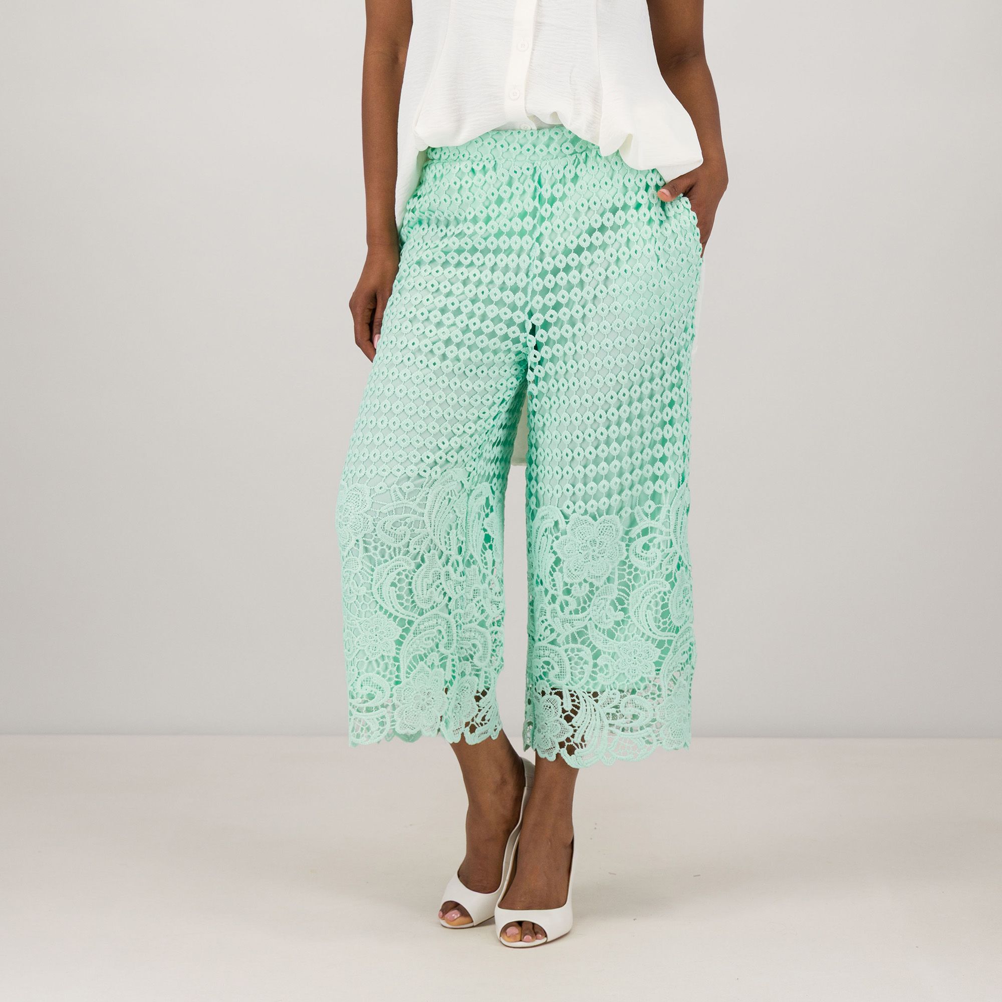 Nina Leonard
Pantaloni cropped 
con pizzo smerlato