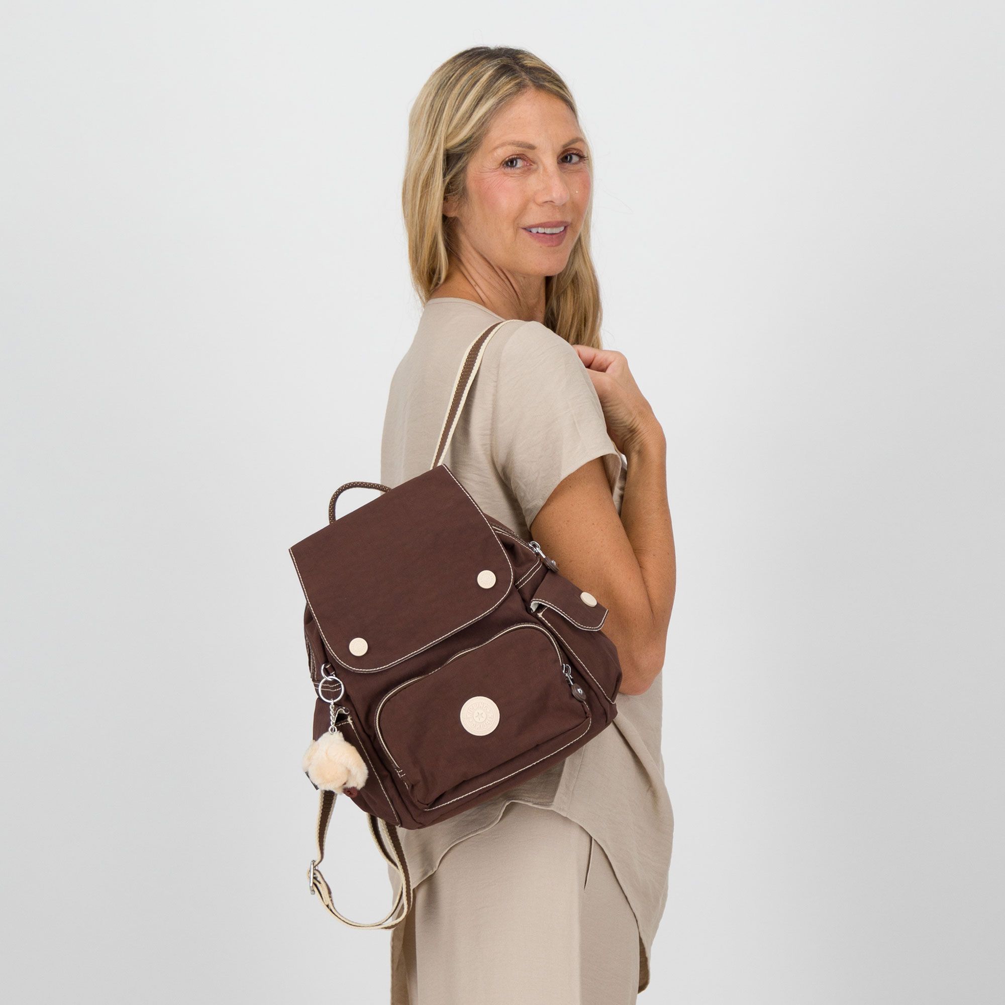 Kipling
Zaino a spalla Melka
con spallacci
regolabili