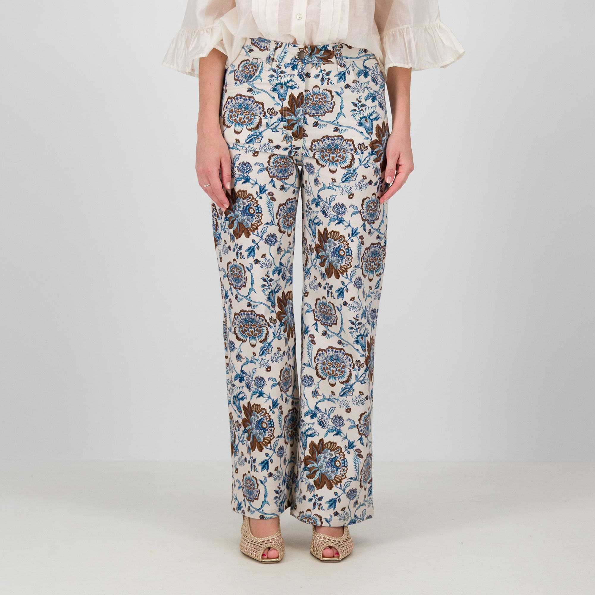 Mood Atelier
Jeans in cotone 
a gamba larga 
fantasia