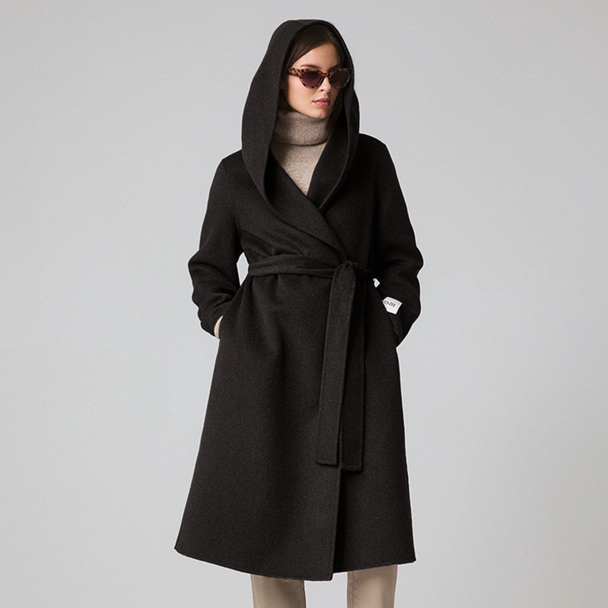 YES ZEE
Cappotto a vestaglia
con cappuccio
misto lana