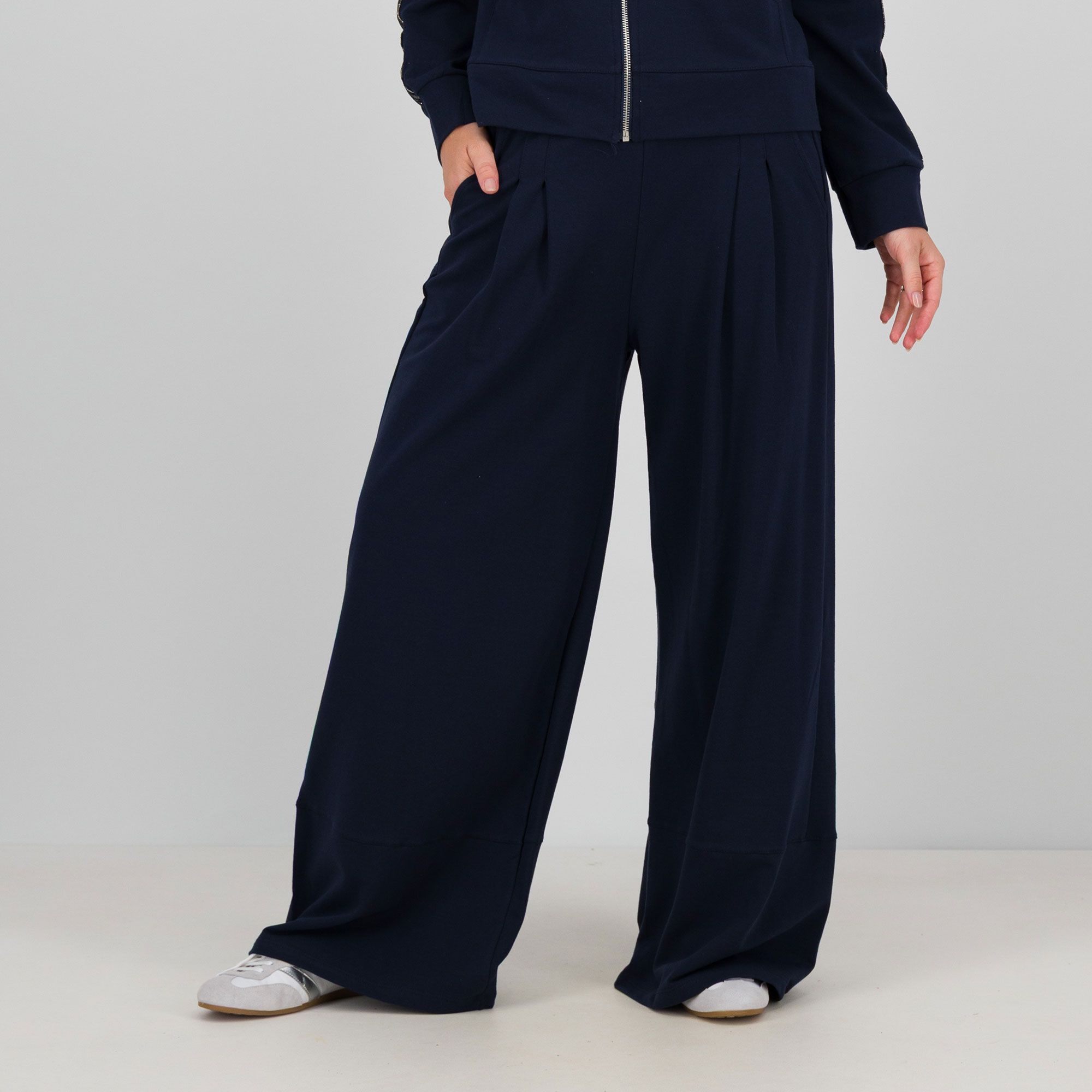 L'Una
Pantaloni in felpa
a gamba ampia
con elastico