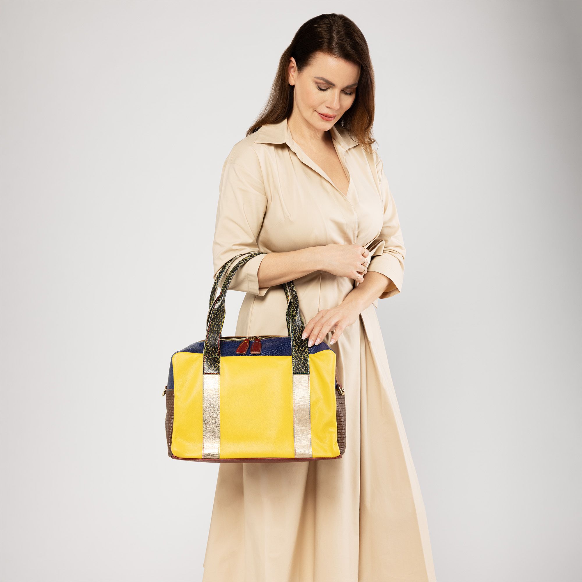 Ebarrito
Borsa a spalla
in pelle patchwork
con manici e tracolla