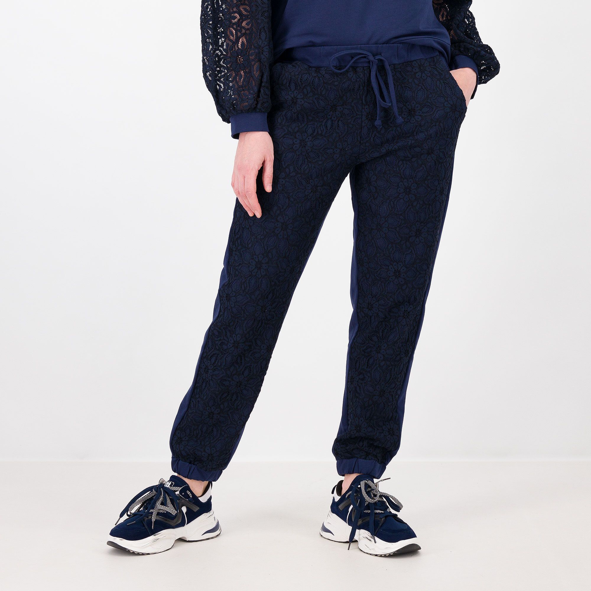 Image of EVA Franco Ciambella Pantaloni jogger in felpa di cotone con pizzo061