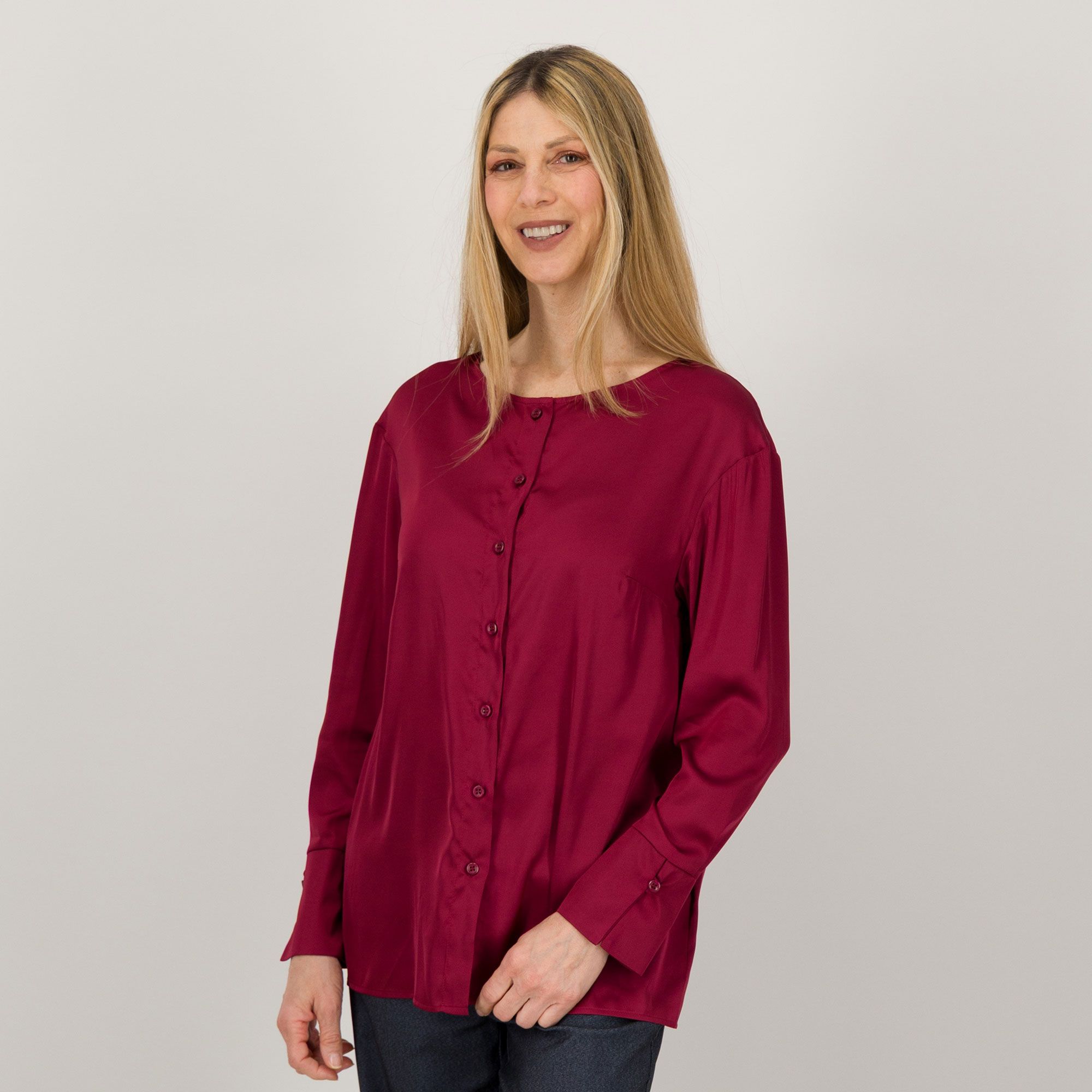 Caterina Lancini
Camicia in raso senza
collo a manica lunga