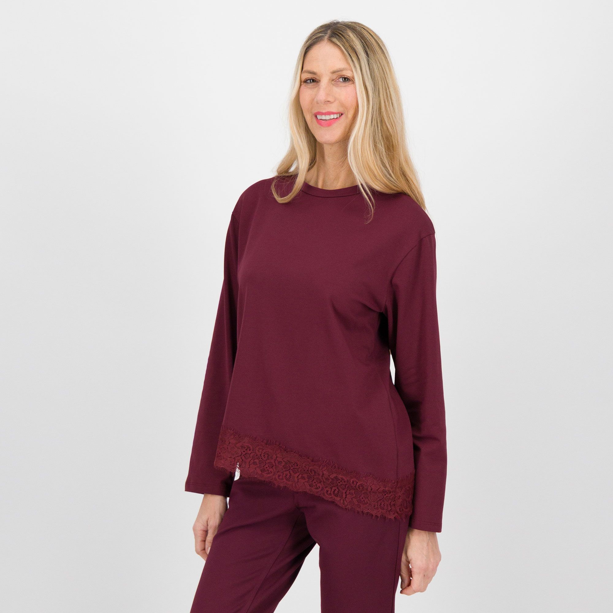 EVA Franco Ciambella
T-shirt in jersey di
cotone con fondo
asimmetrico