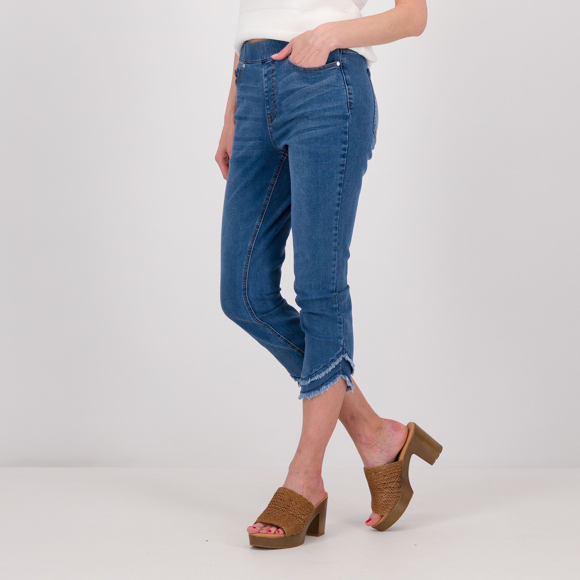 QVC Isaac Mizrahi Live Jeans pull on cropped con frange al fondo