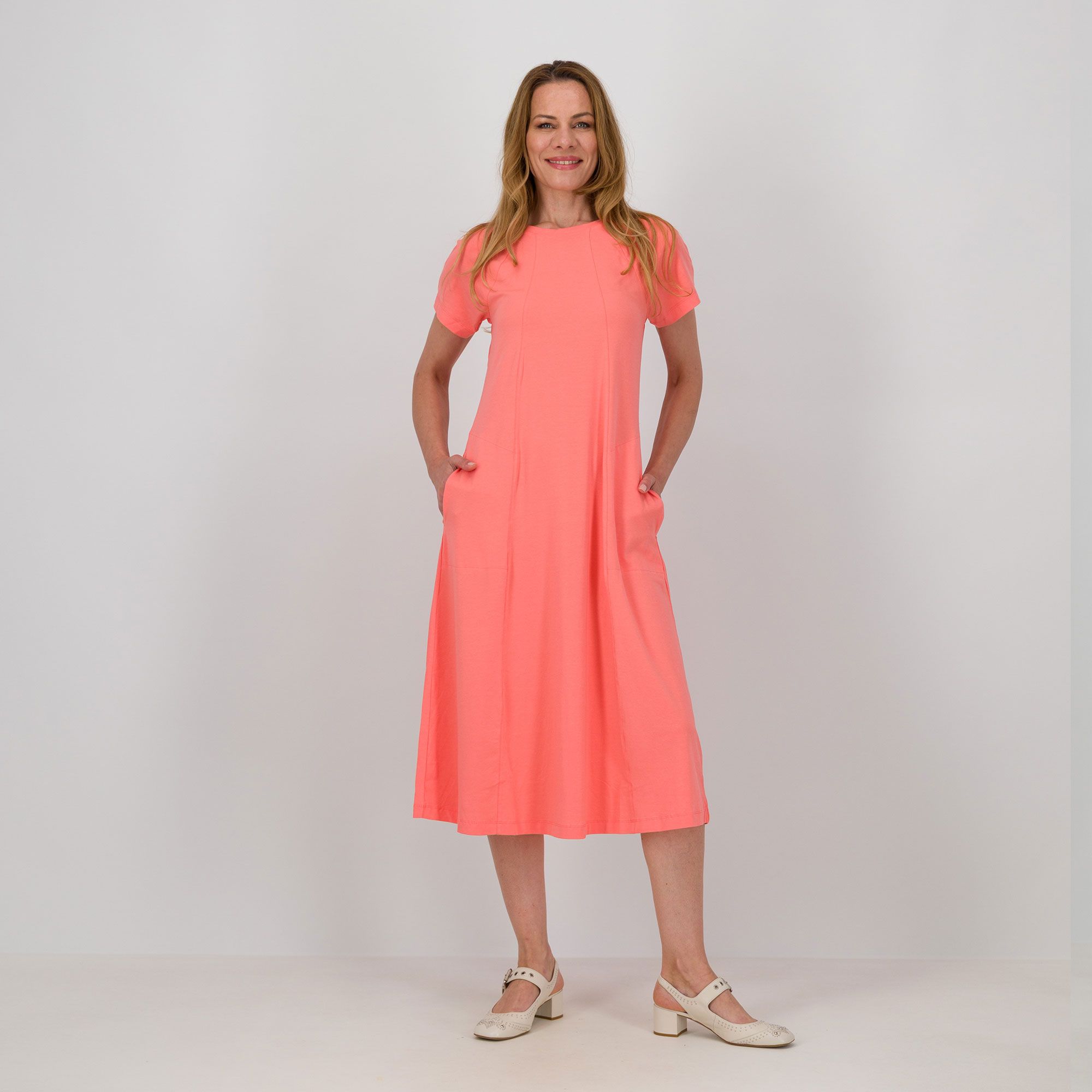 Modern Soul
By AnyBody Abito
midi a maniche
corte raglan