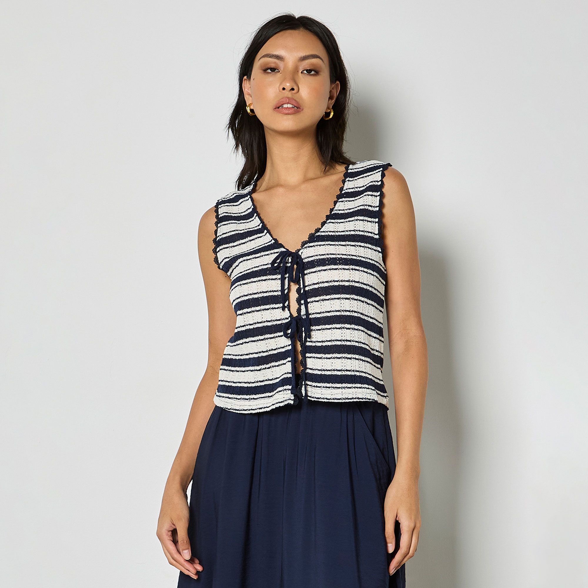 Apricot
Gilet a righe
con lacci