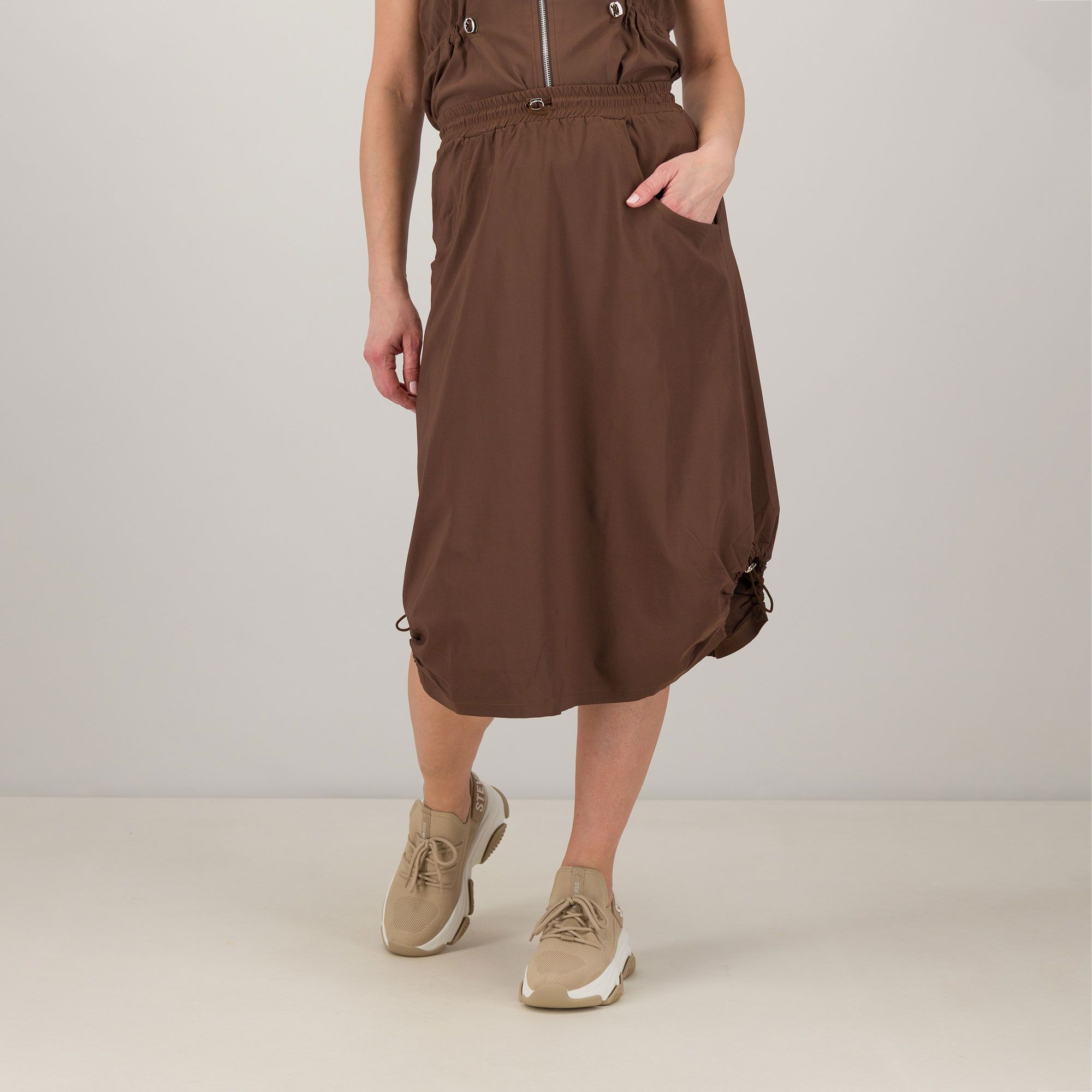 Rebeka Ross
Gonna in bengalina
a palloncino con
elastico