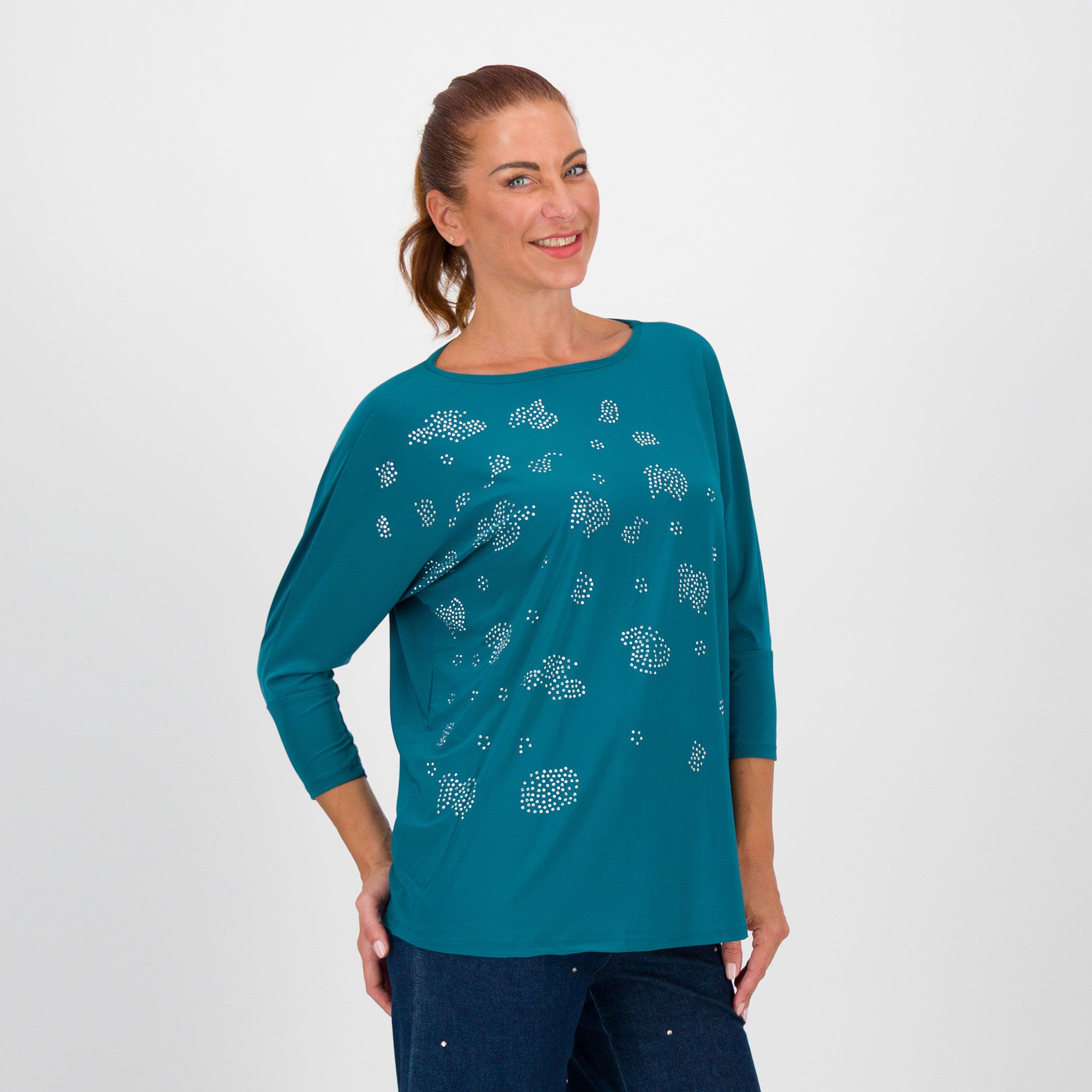 Nina Leonard
Blusa con scollo
a barca e borchie