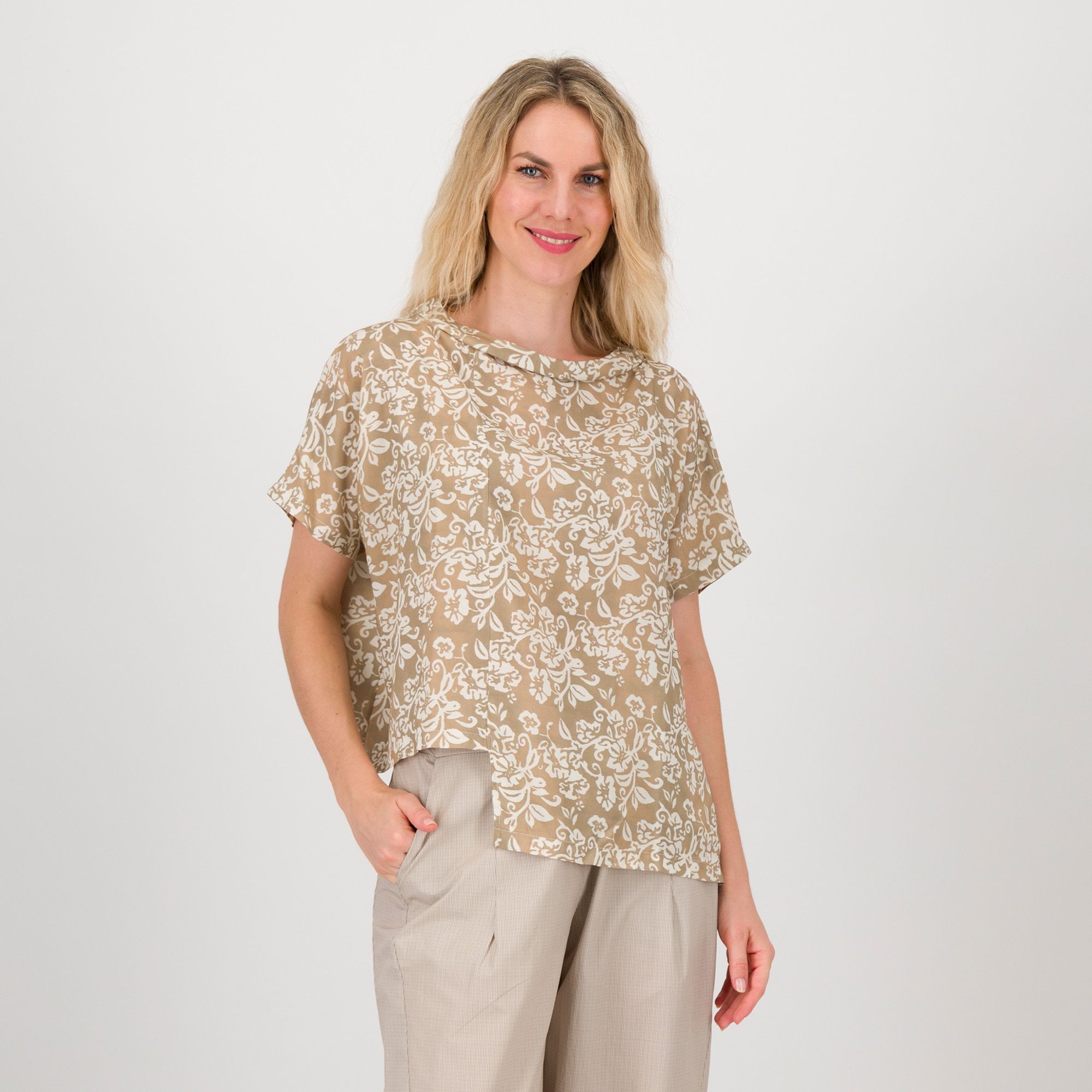 Lucrezia Sciortino Blusa fantasia floreale a maniche corte